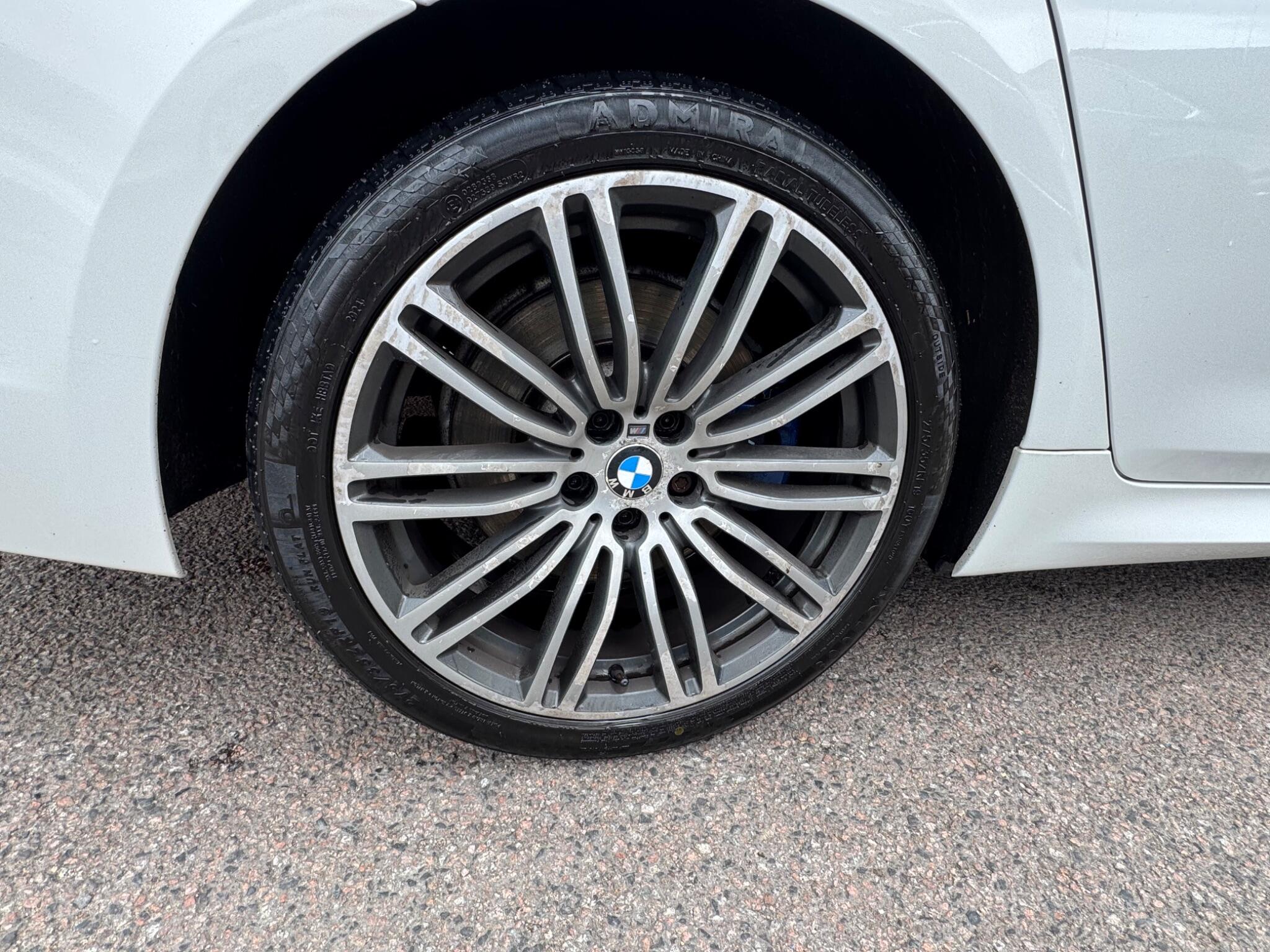 BMW 5 Series view 29