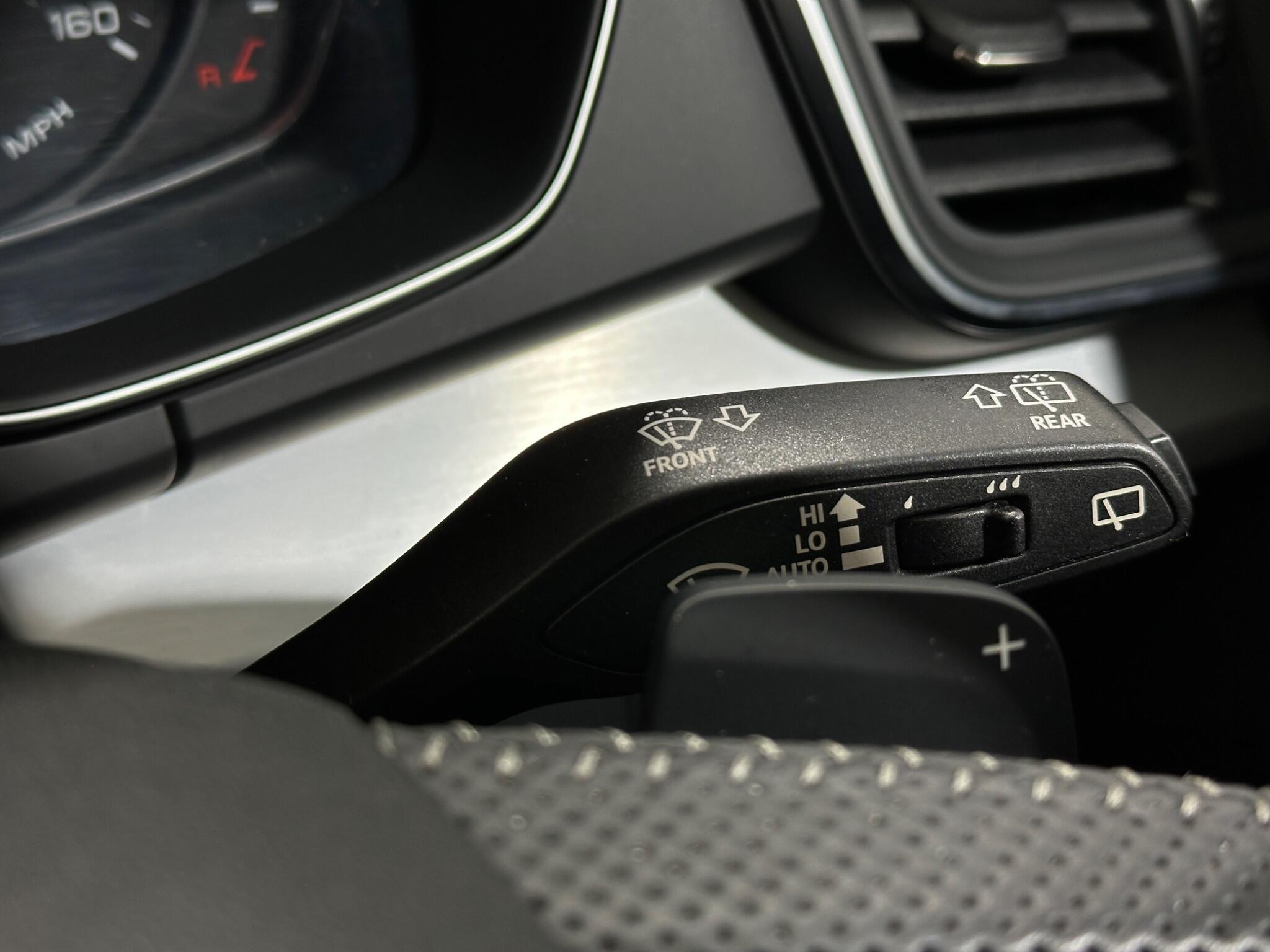 Audi Q5 view 16