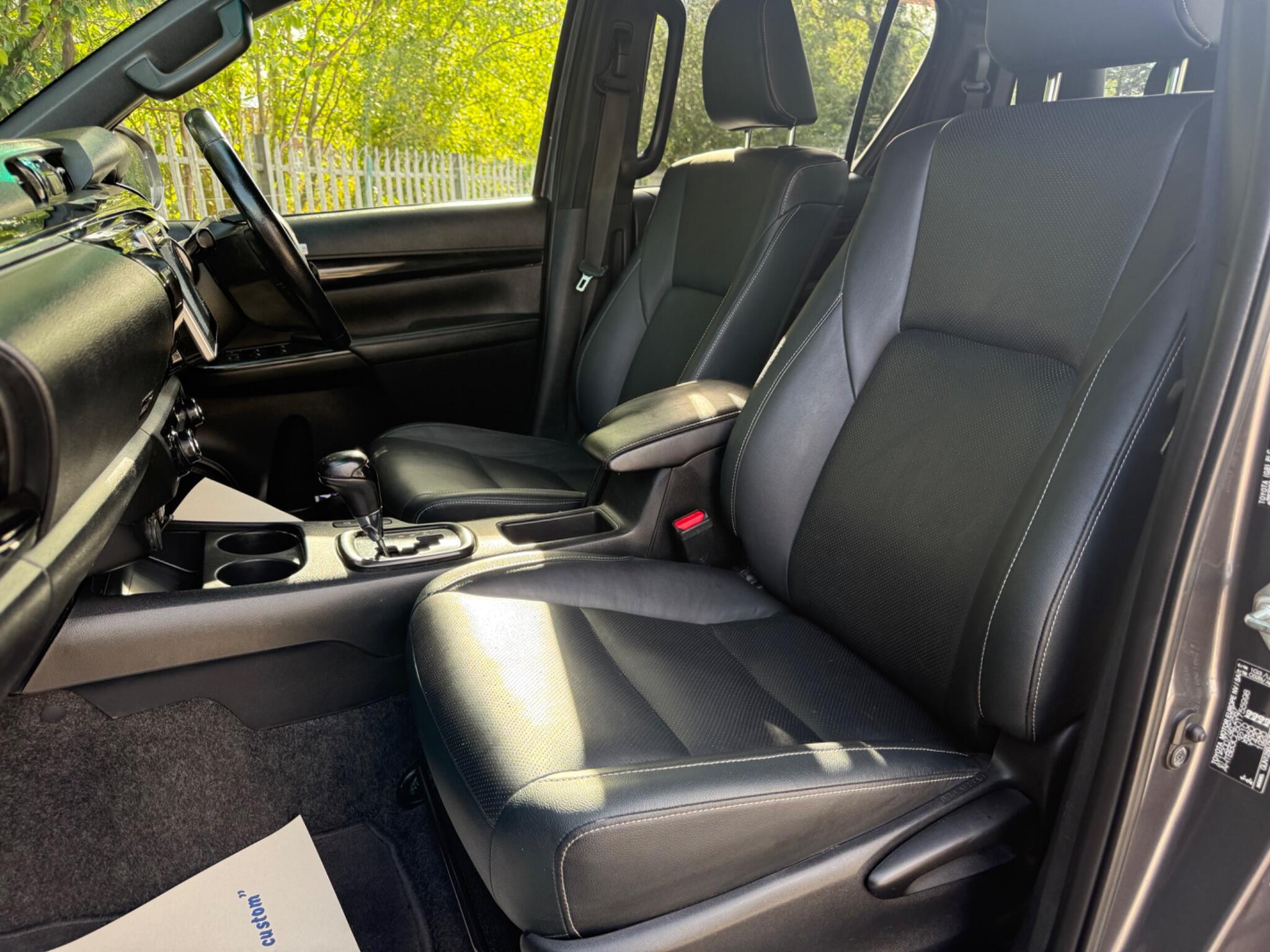 Toyota Hilux view 15