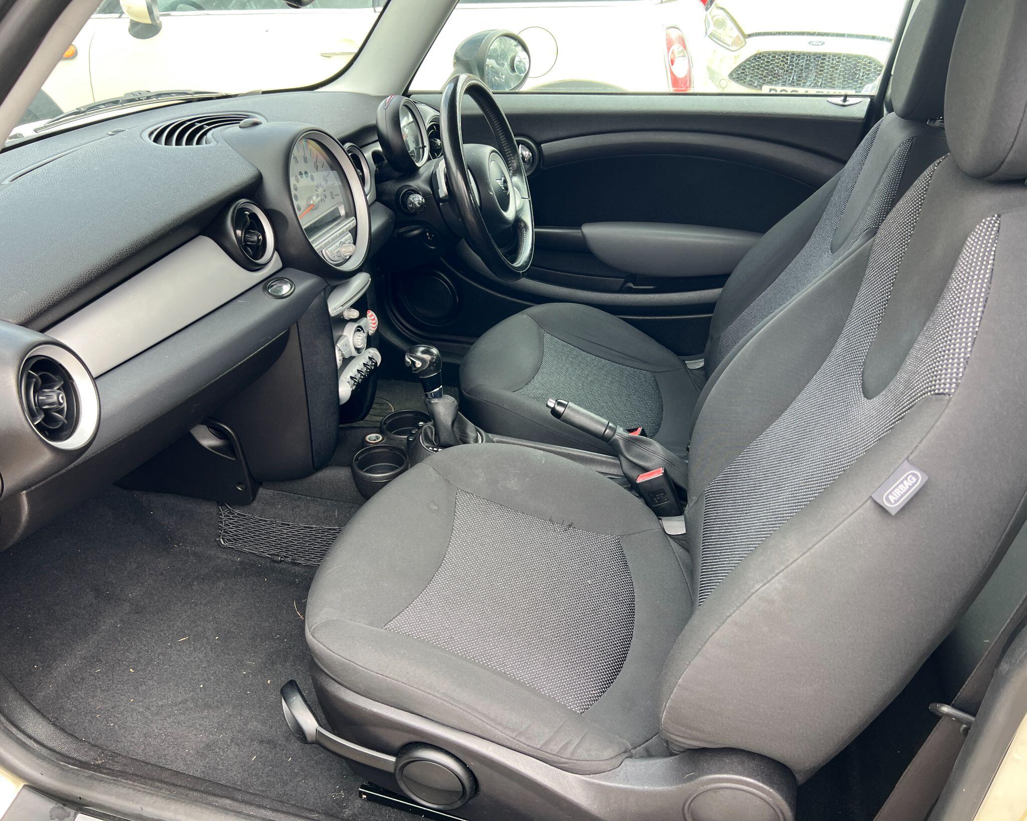 Mini Hatch view 21