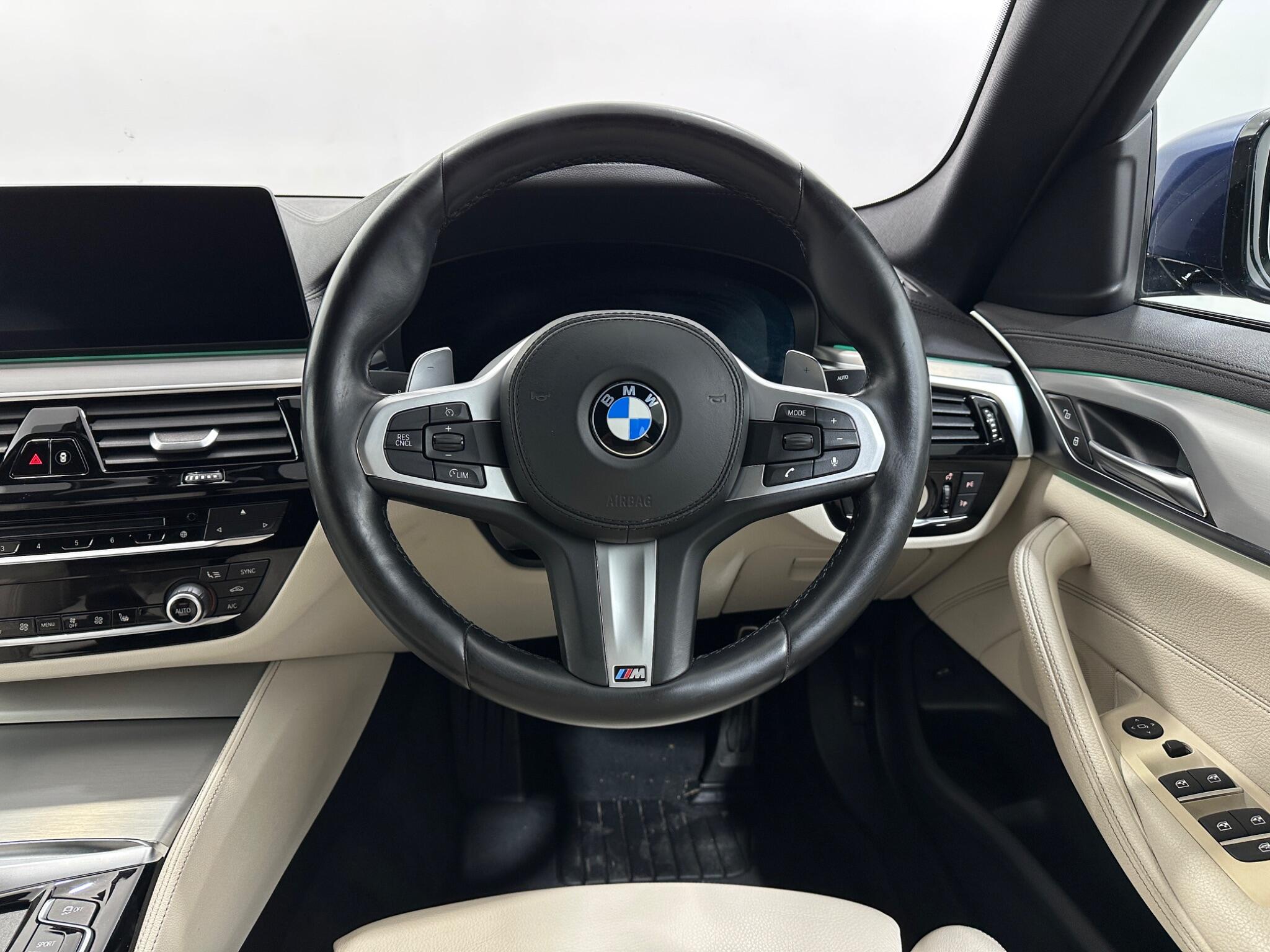 BMW 5 Series view 13