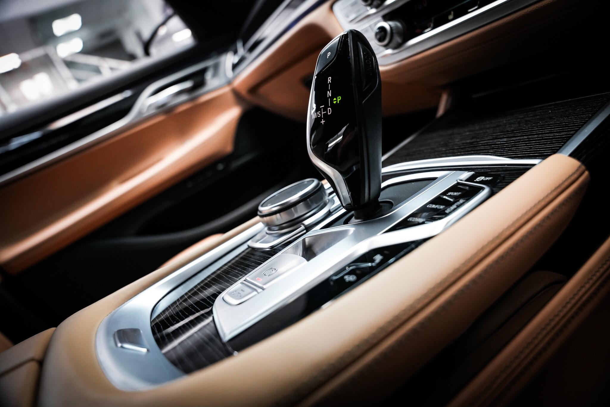 BMW 7 Series view 41