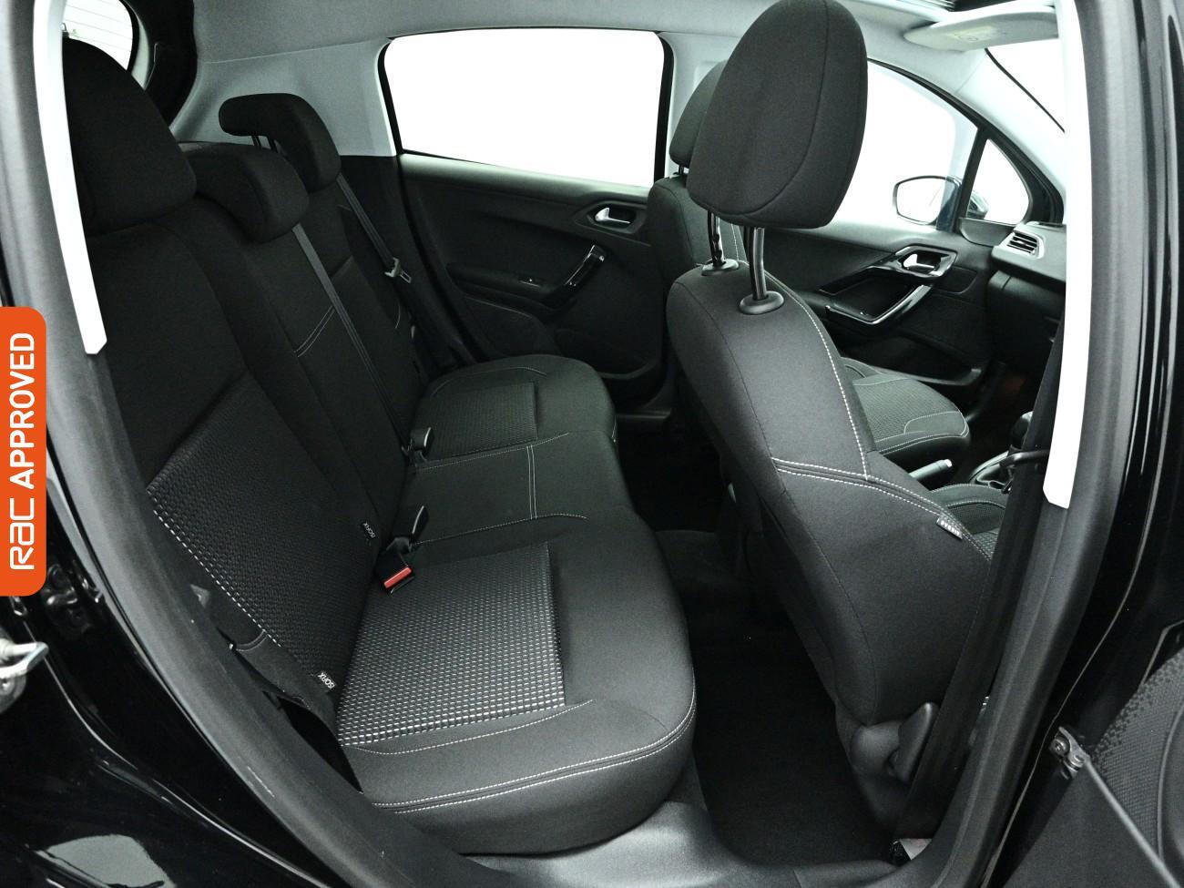 Peugeot 208 view 13