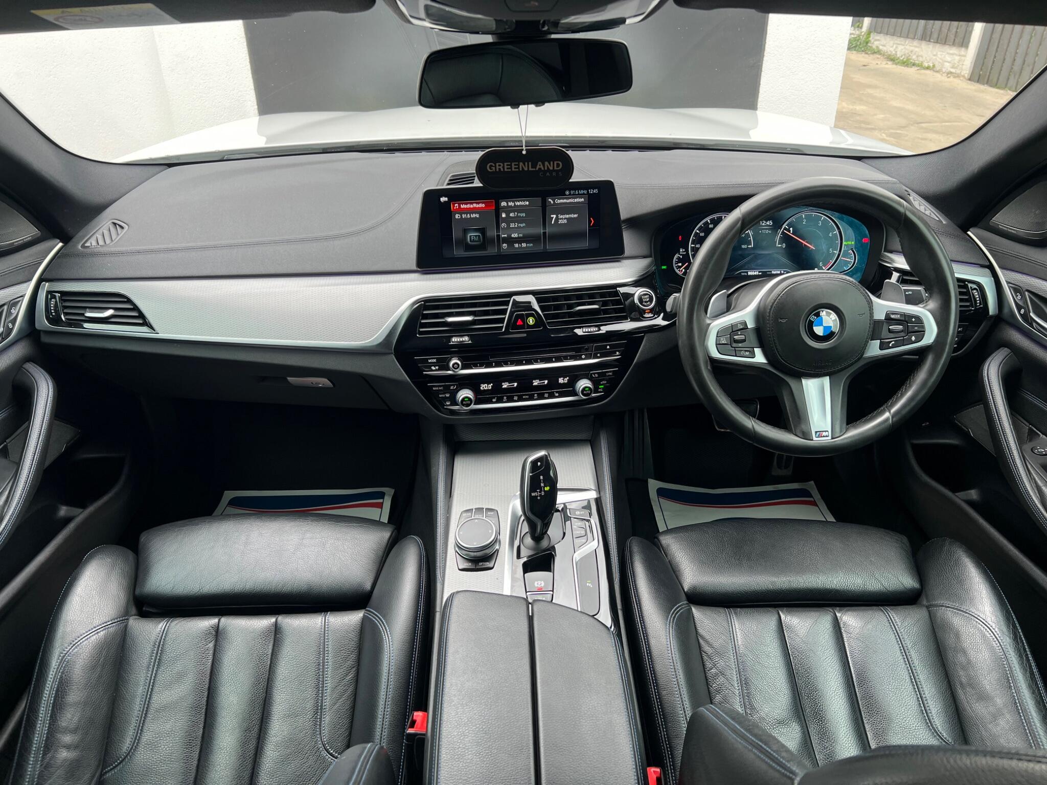 BMW 5 Series view 10