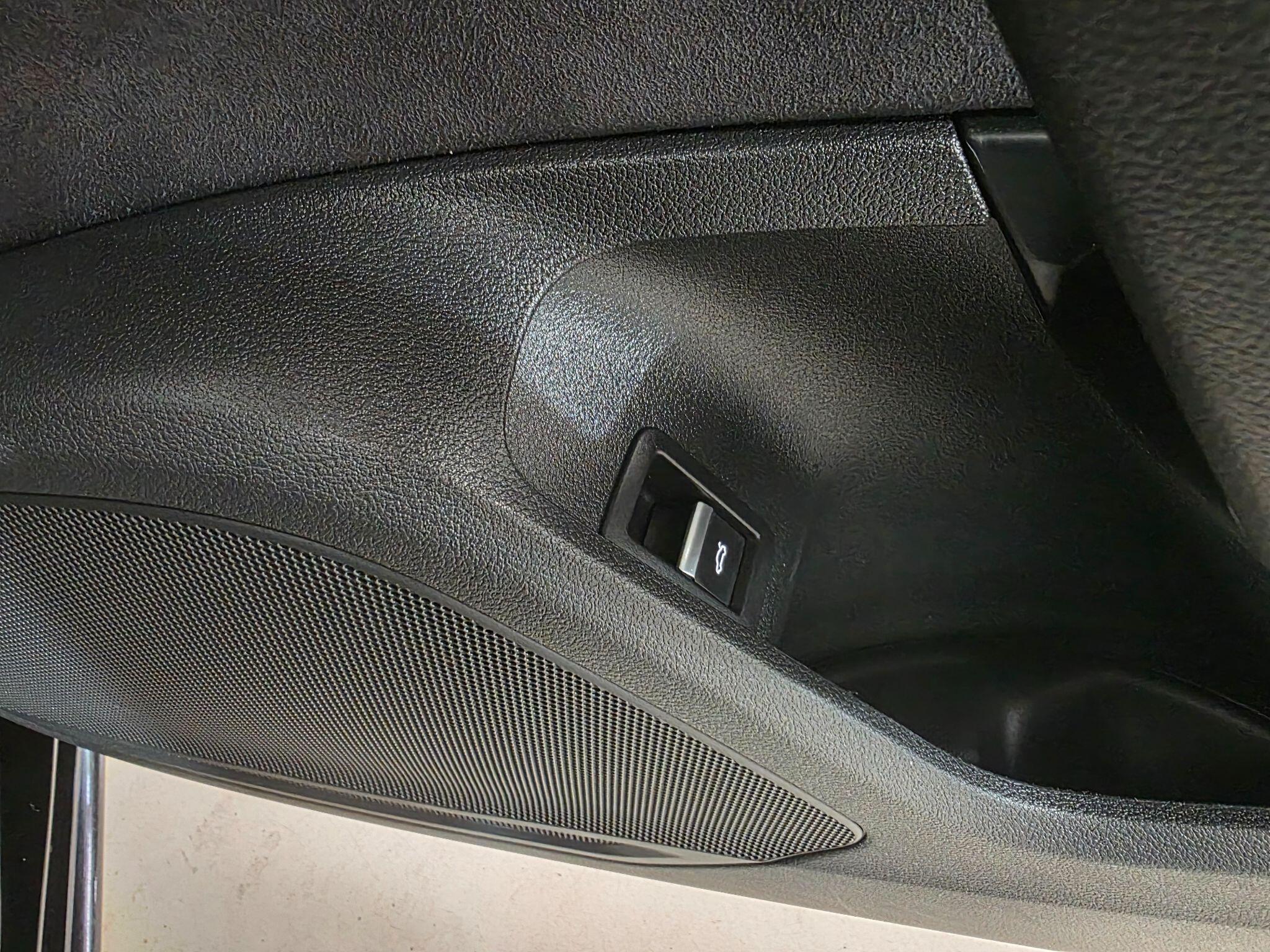 Audi A4 view 17