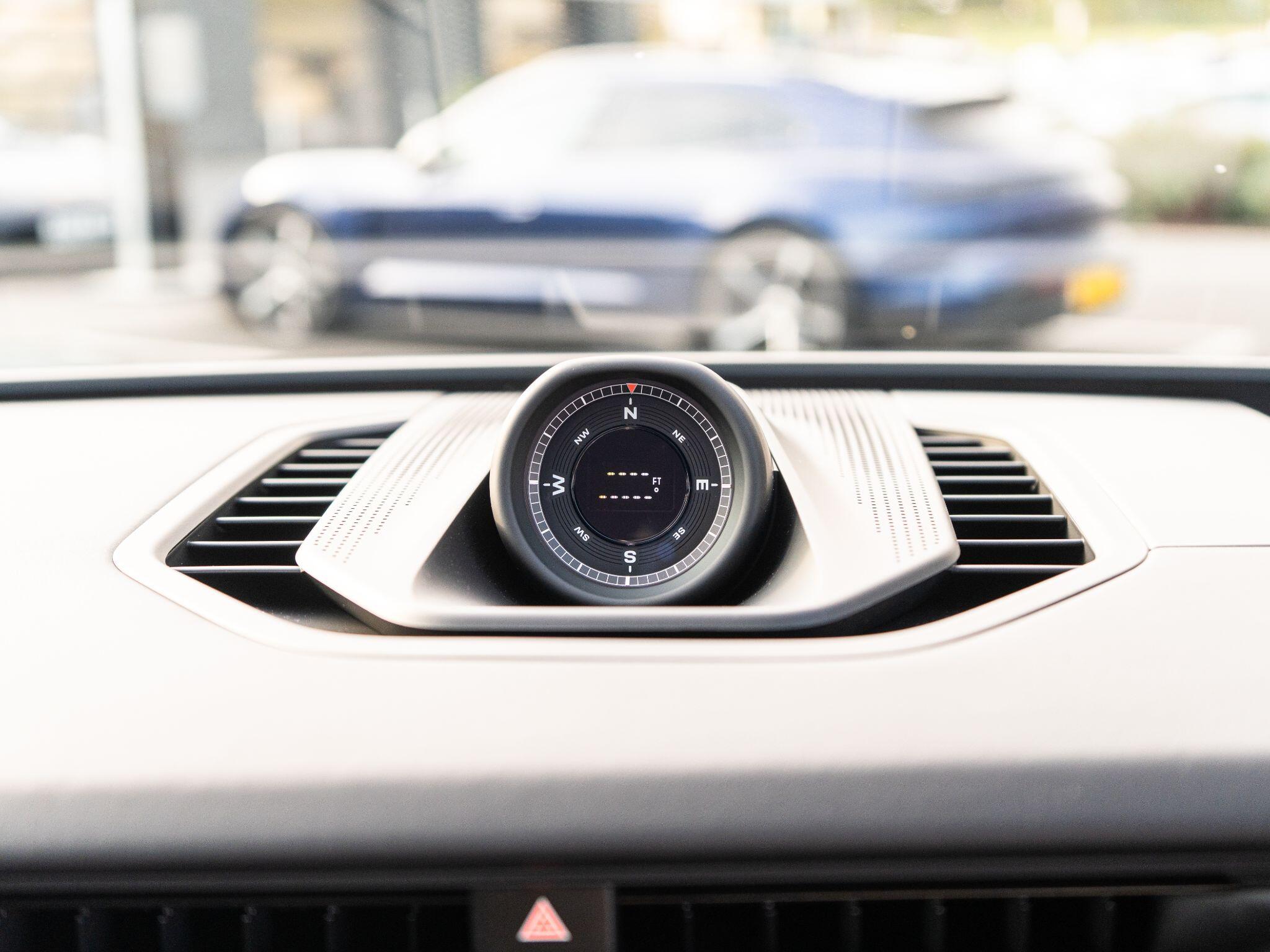 Porsche Cayenne view 31