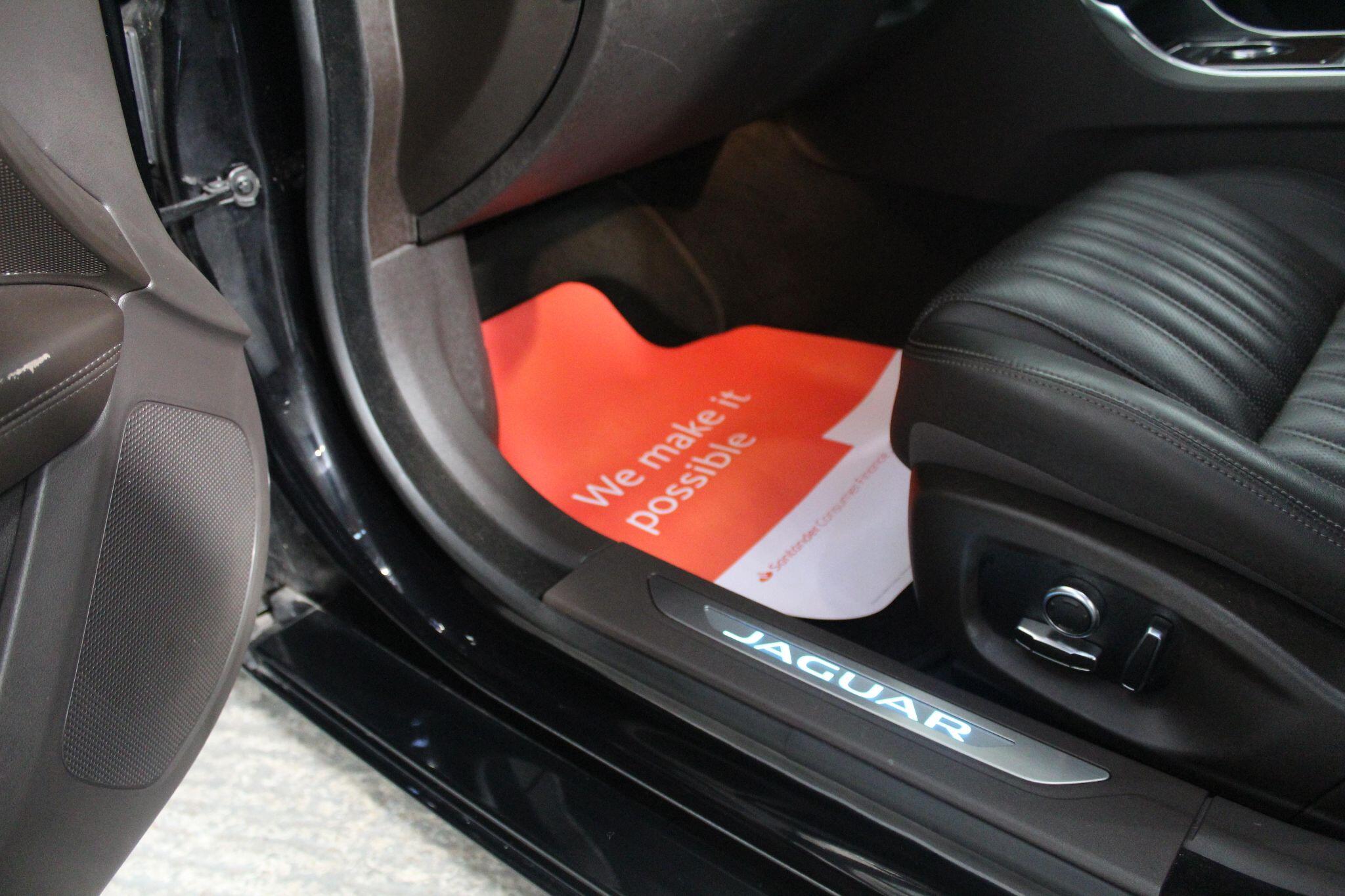 Jaguar XF view 33
