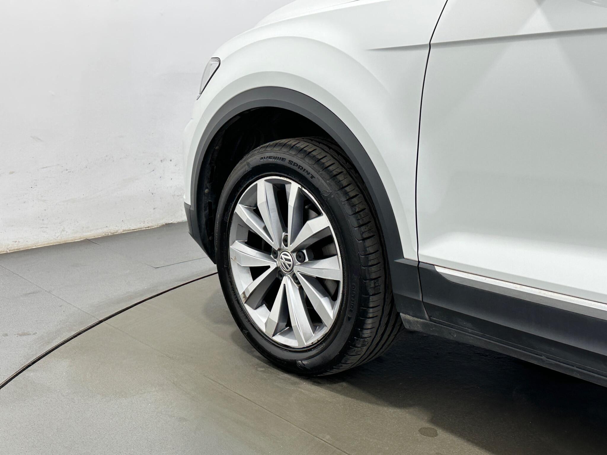 Volkswagen T-Roc view 49