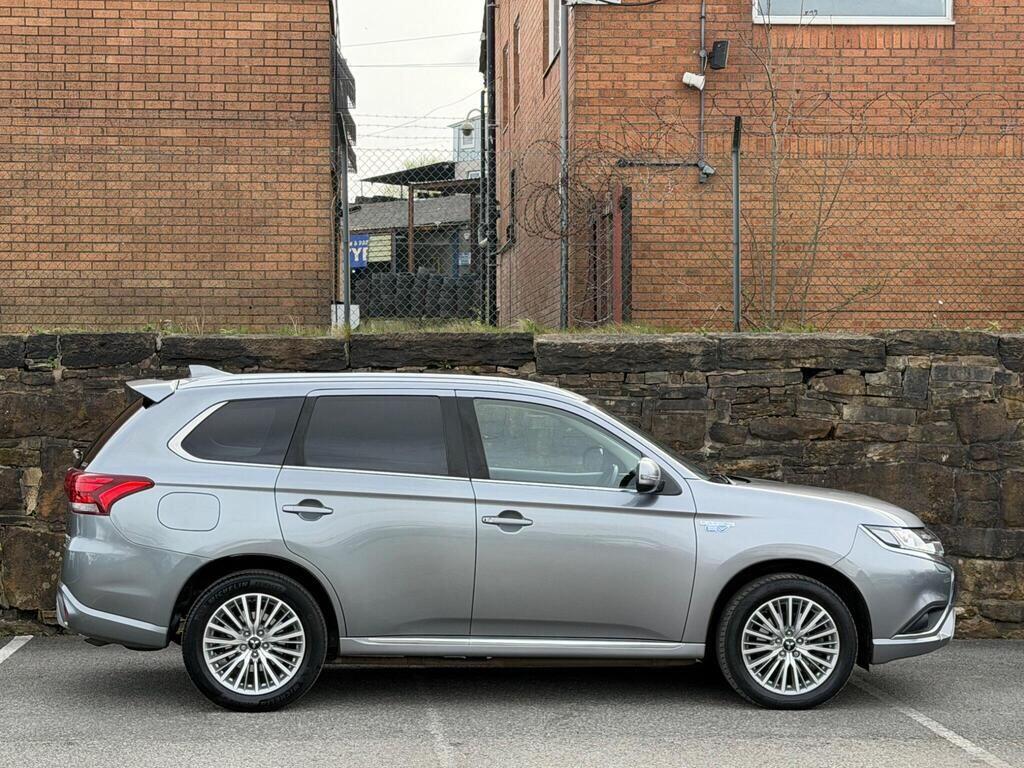Mitsubishi Outlander view 8