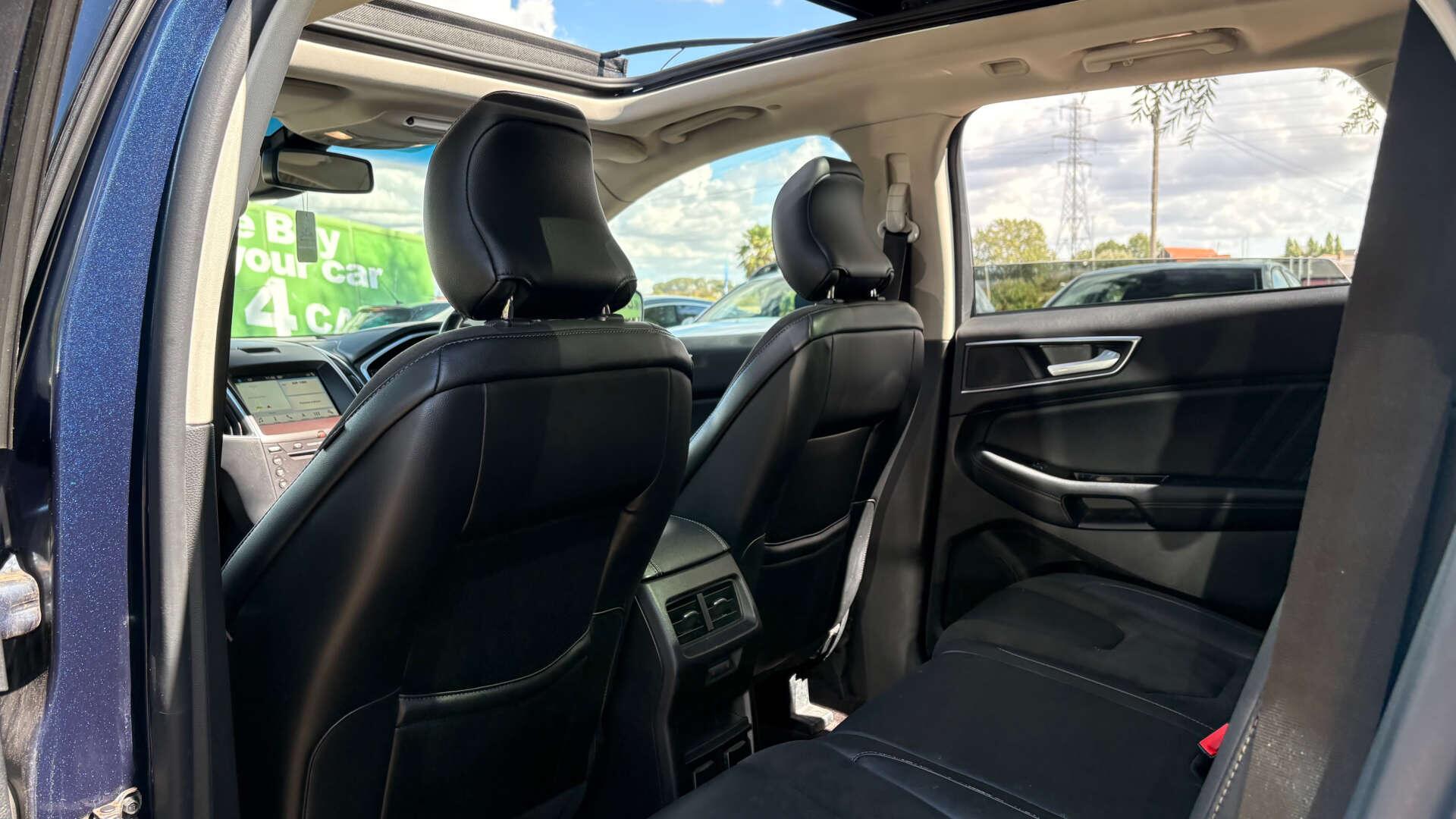 Ford Edge view 12