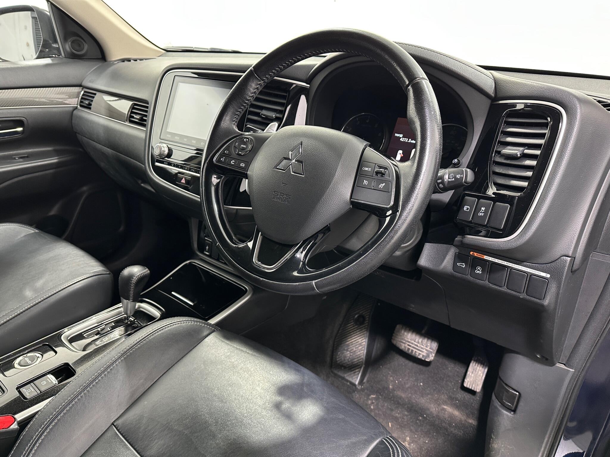 Mitsubishi Outlander view 11