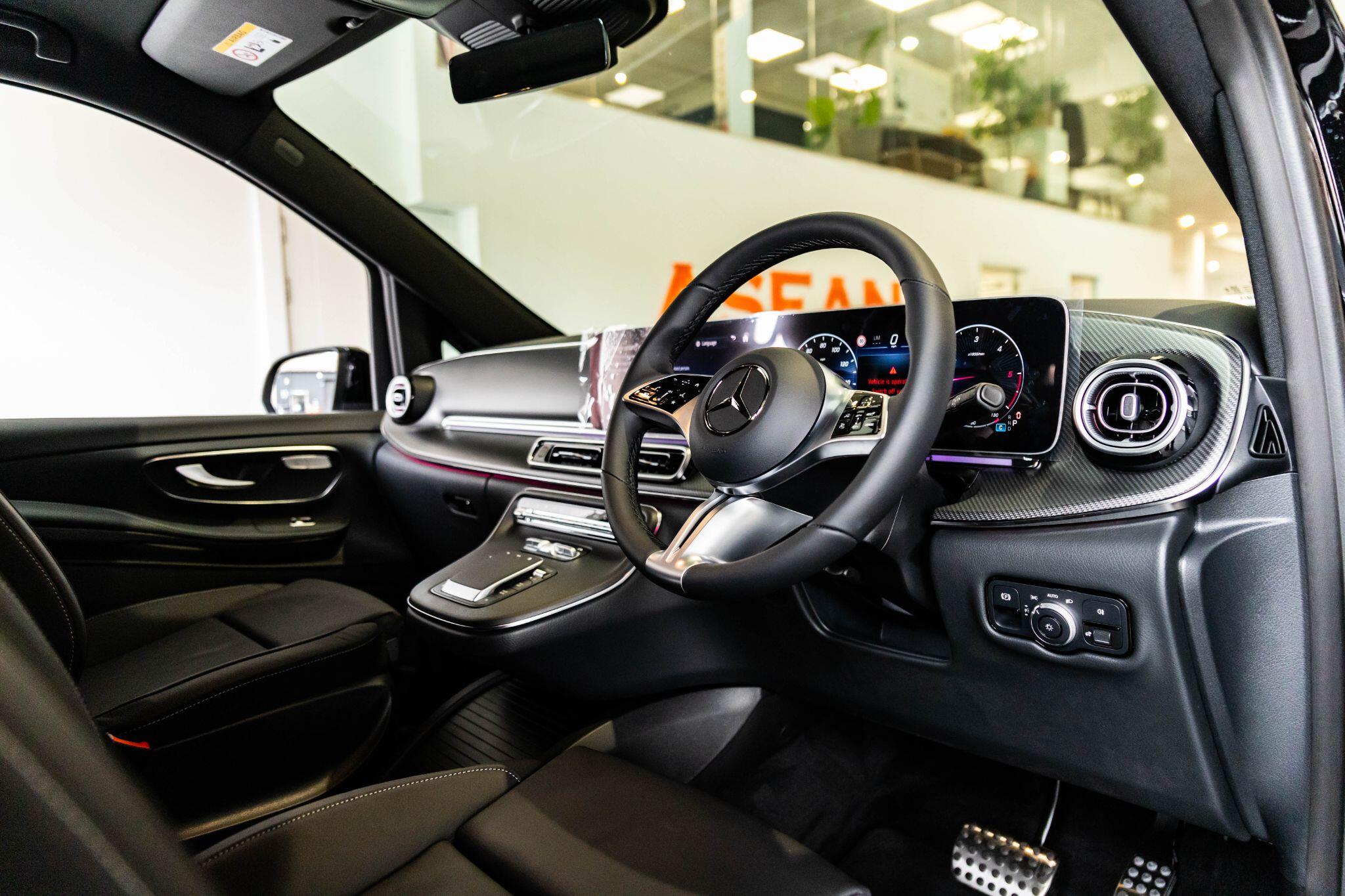 Mercedes-Benz V-Class view 11