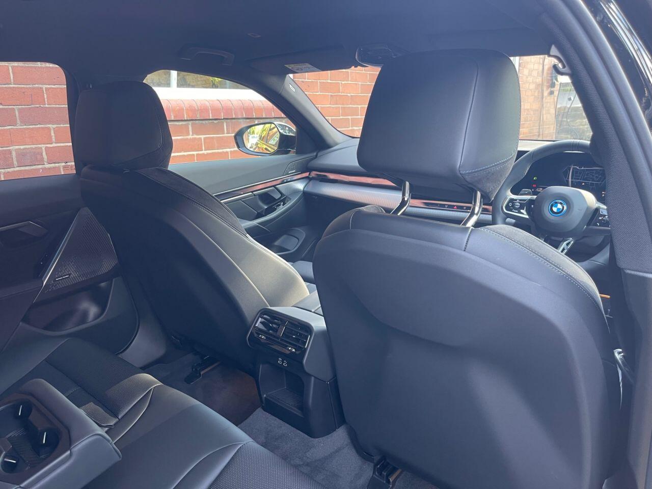 BMW 5 Series view 21