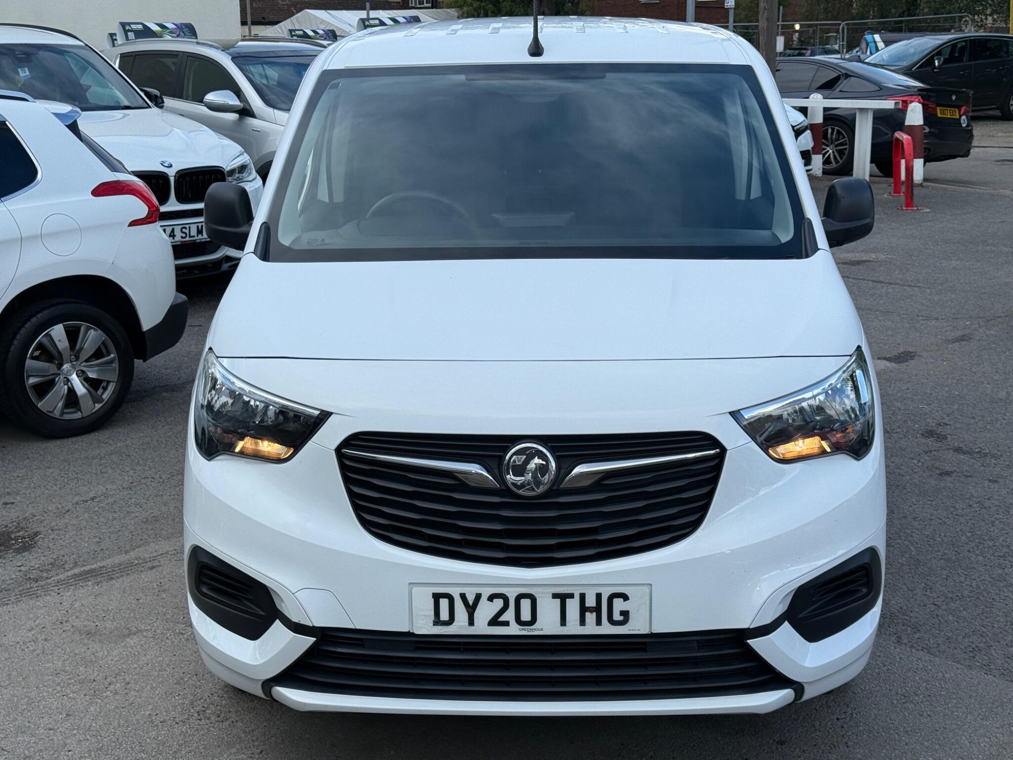 Vauxhall Combo - Image 8