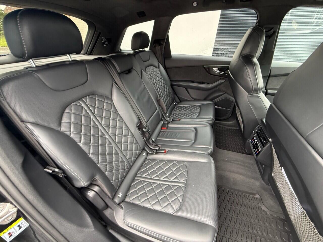 Audi SQ7 view 31