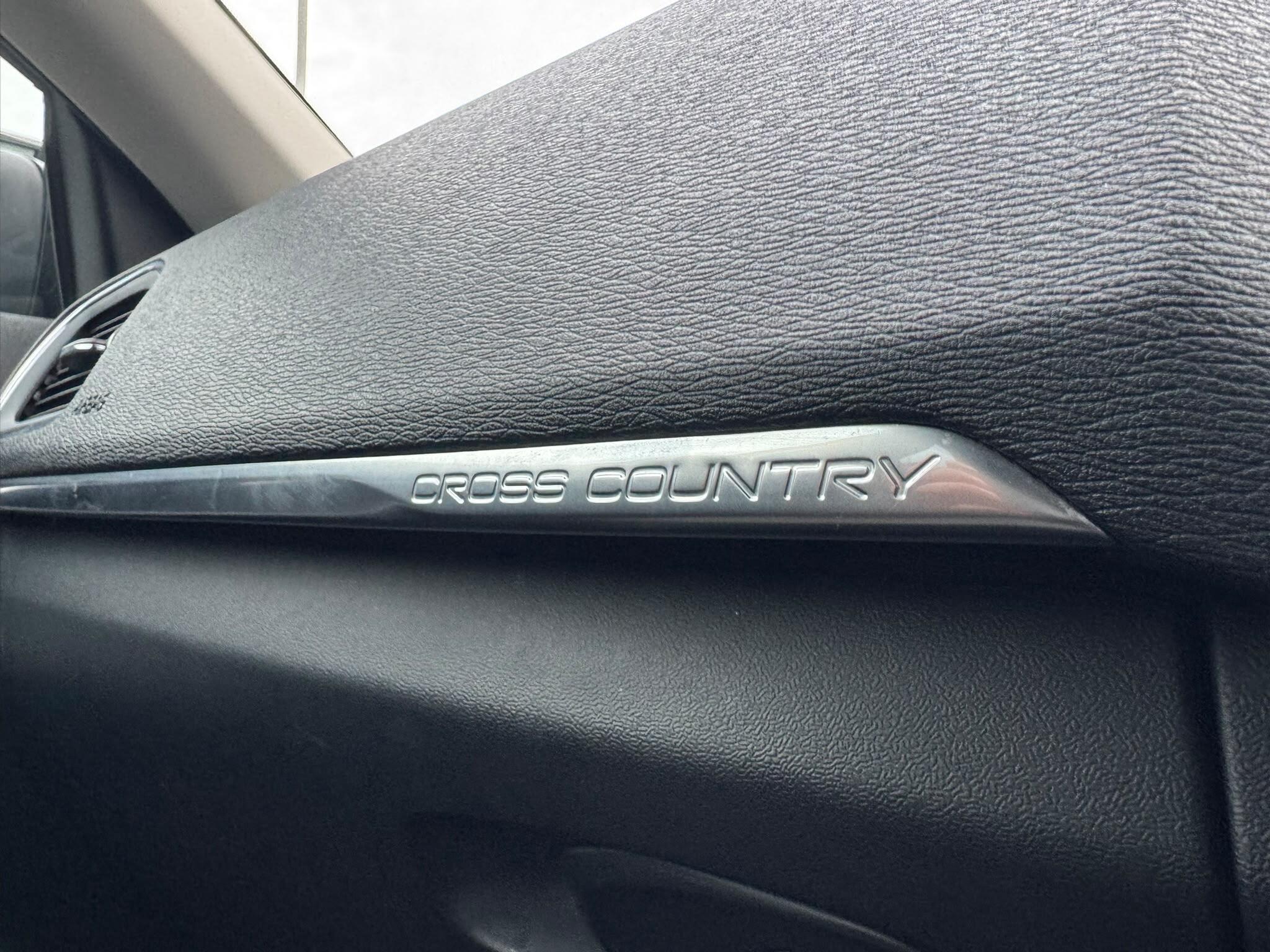 Volvo V40 Cross Country view 80