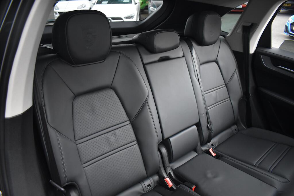 Porsche Cayenne view 43