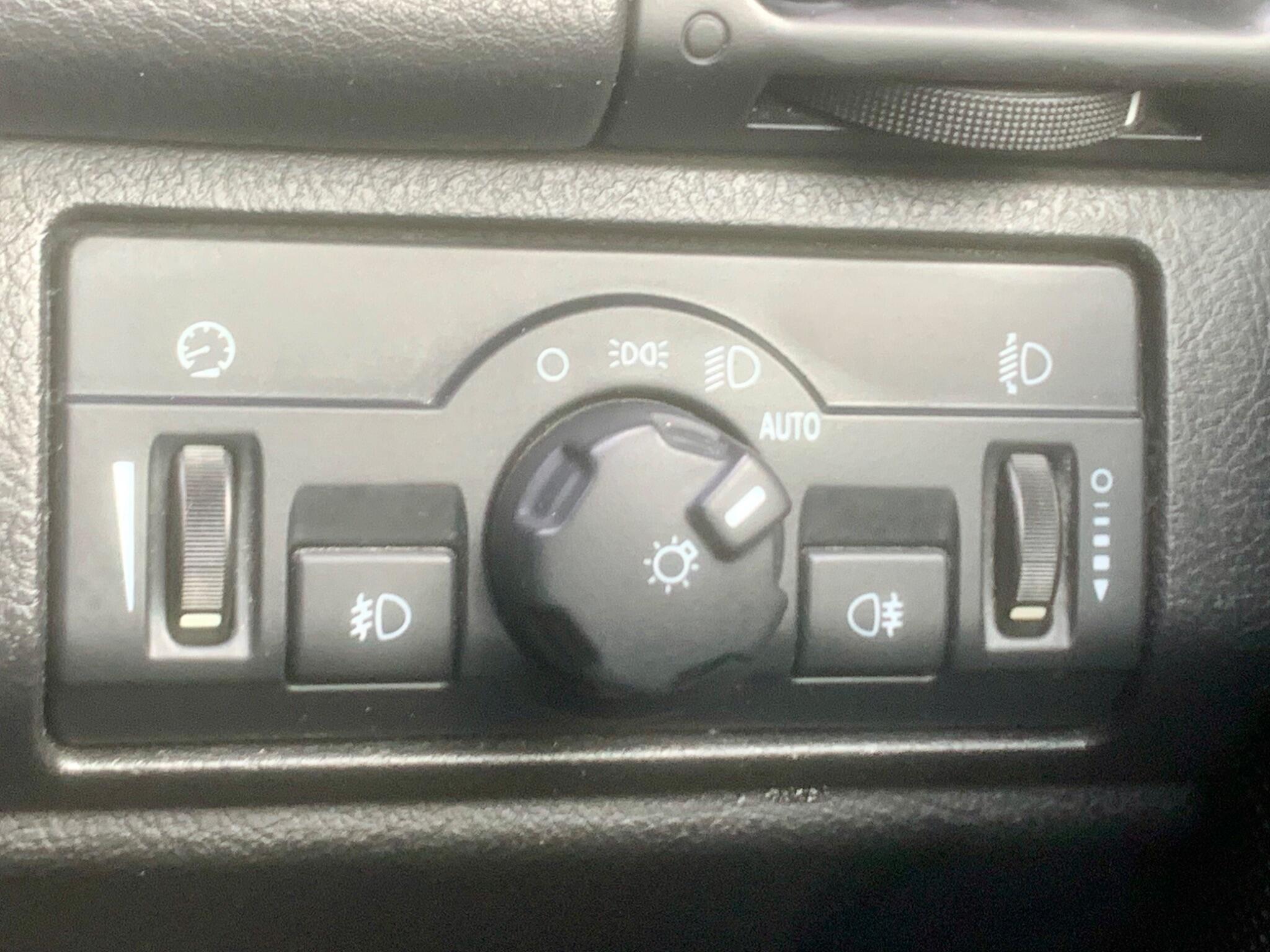 Land Rover Freelander 2 view 36