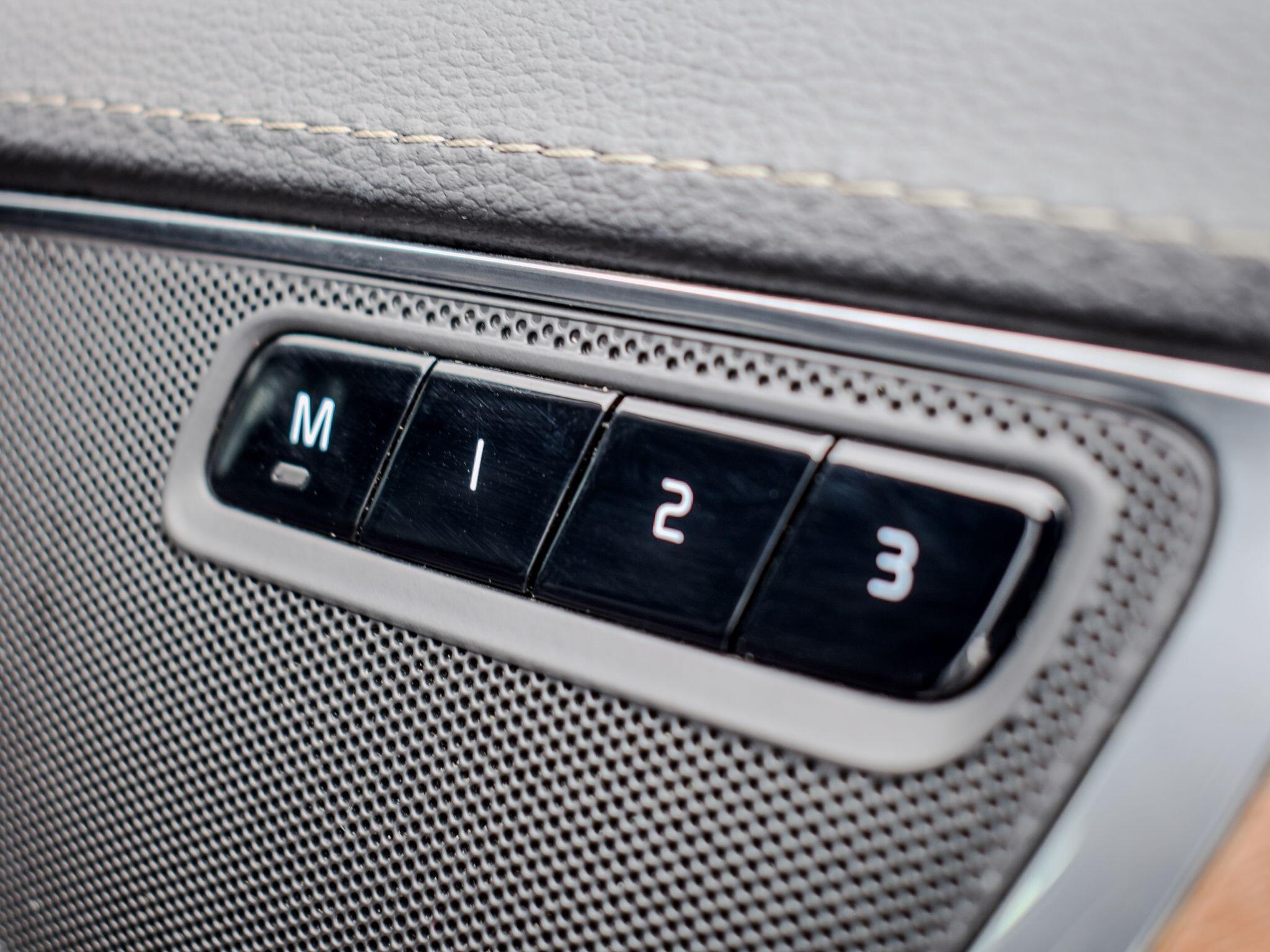 Volvo XC90 view 9
