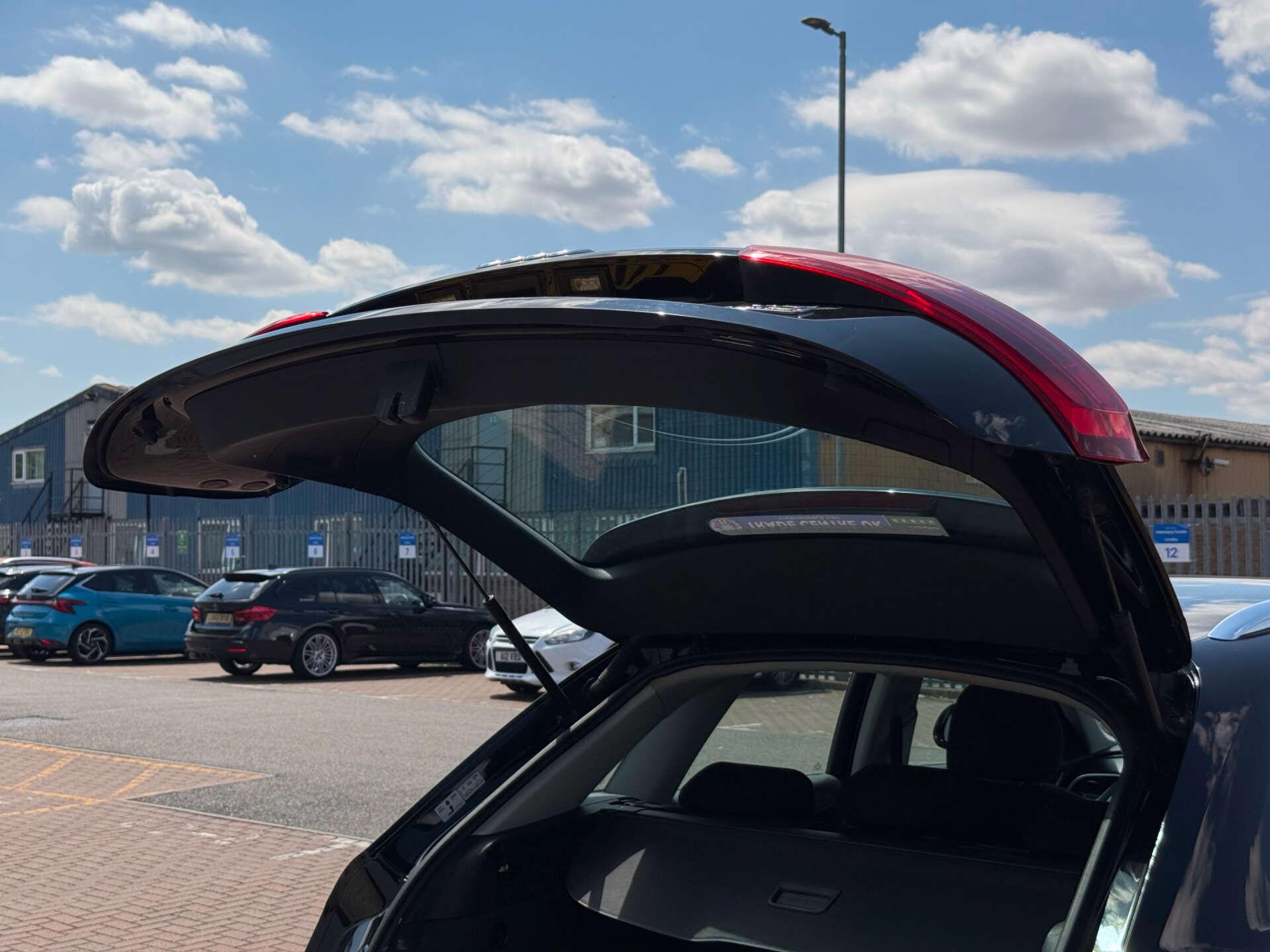 Audi Q3 view 25
