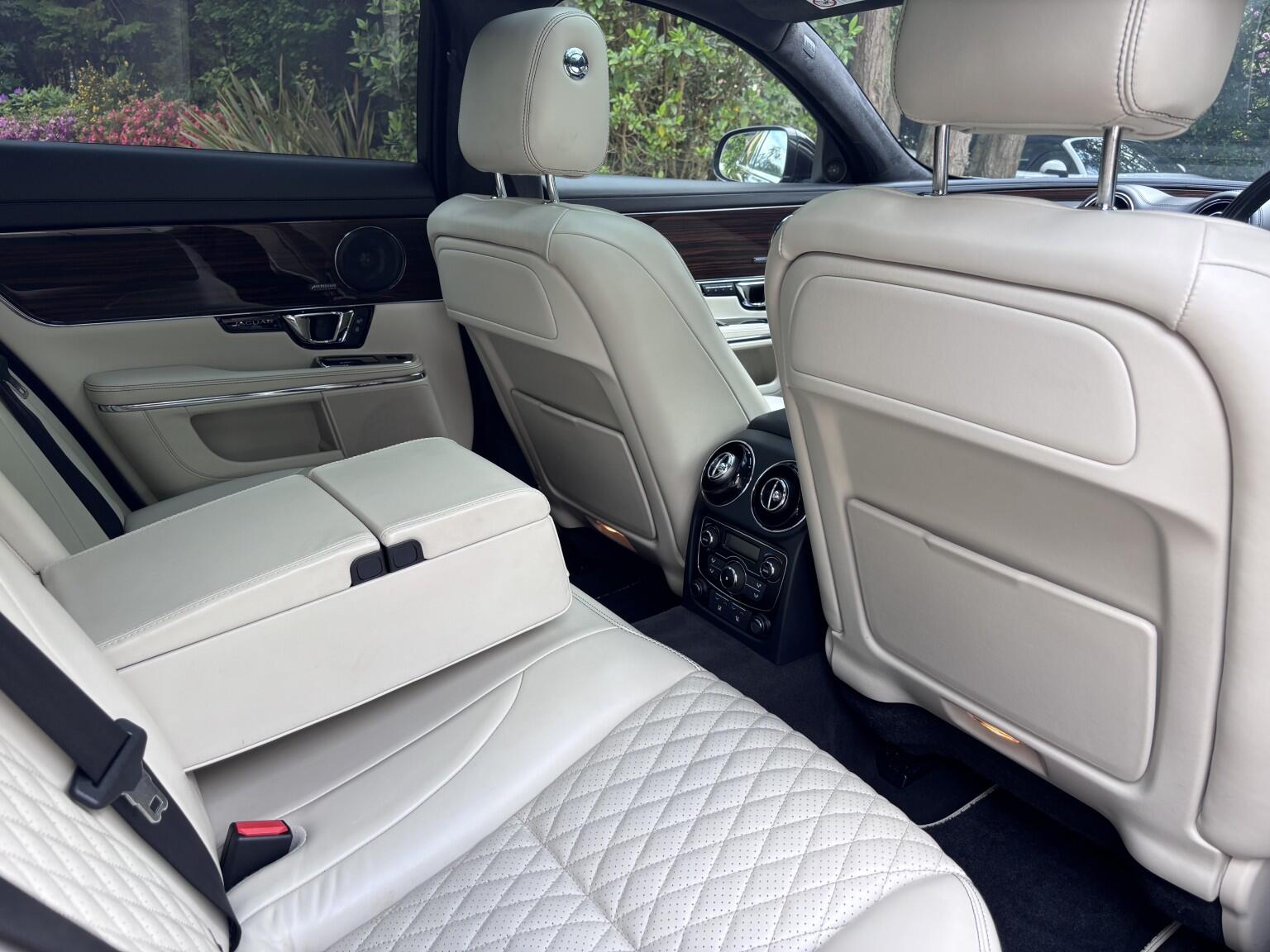 Jaguar XJ view 16