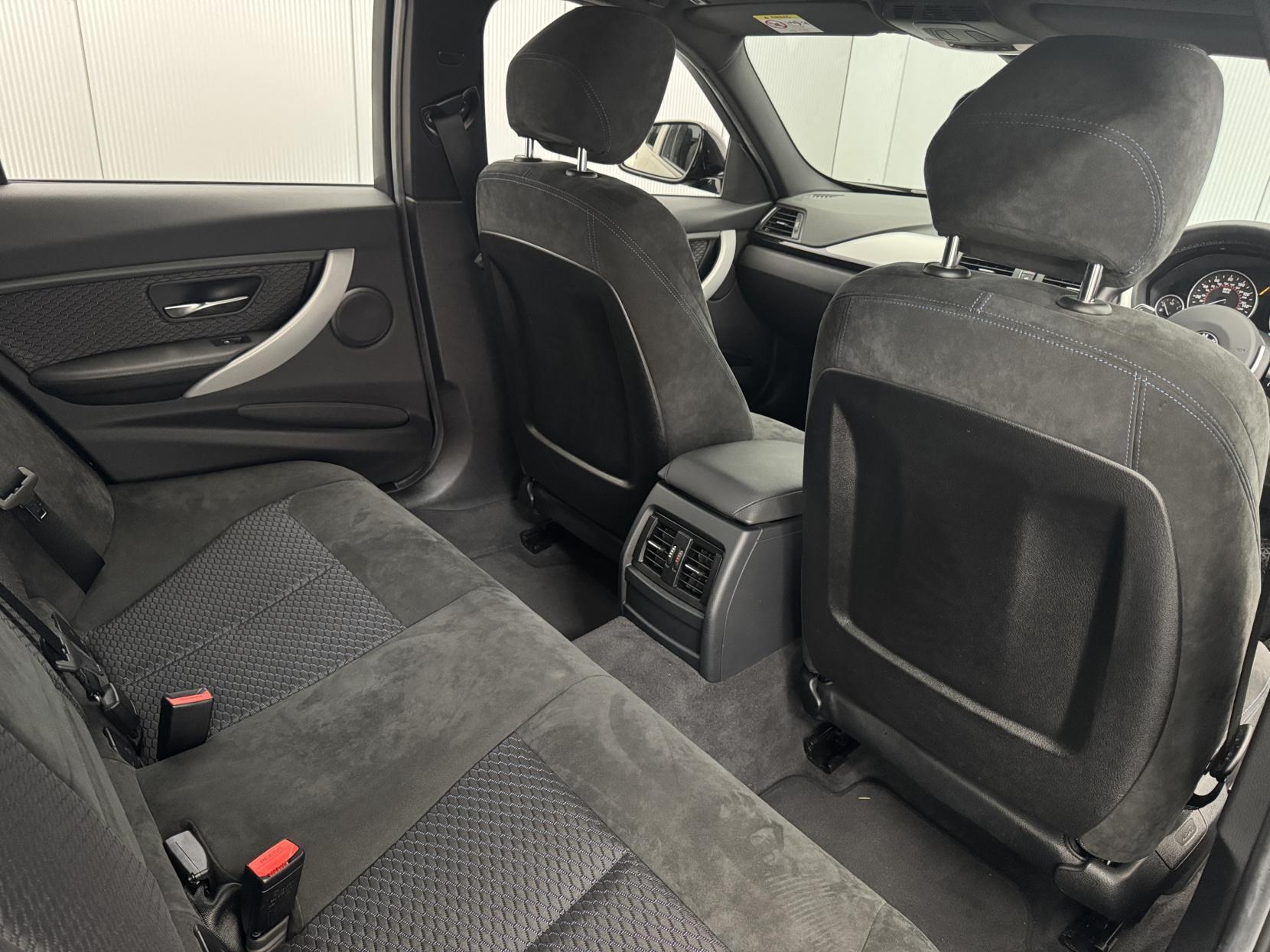 BMW 3 Series view 52