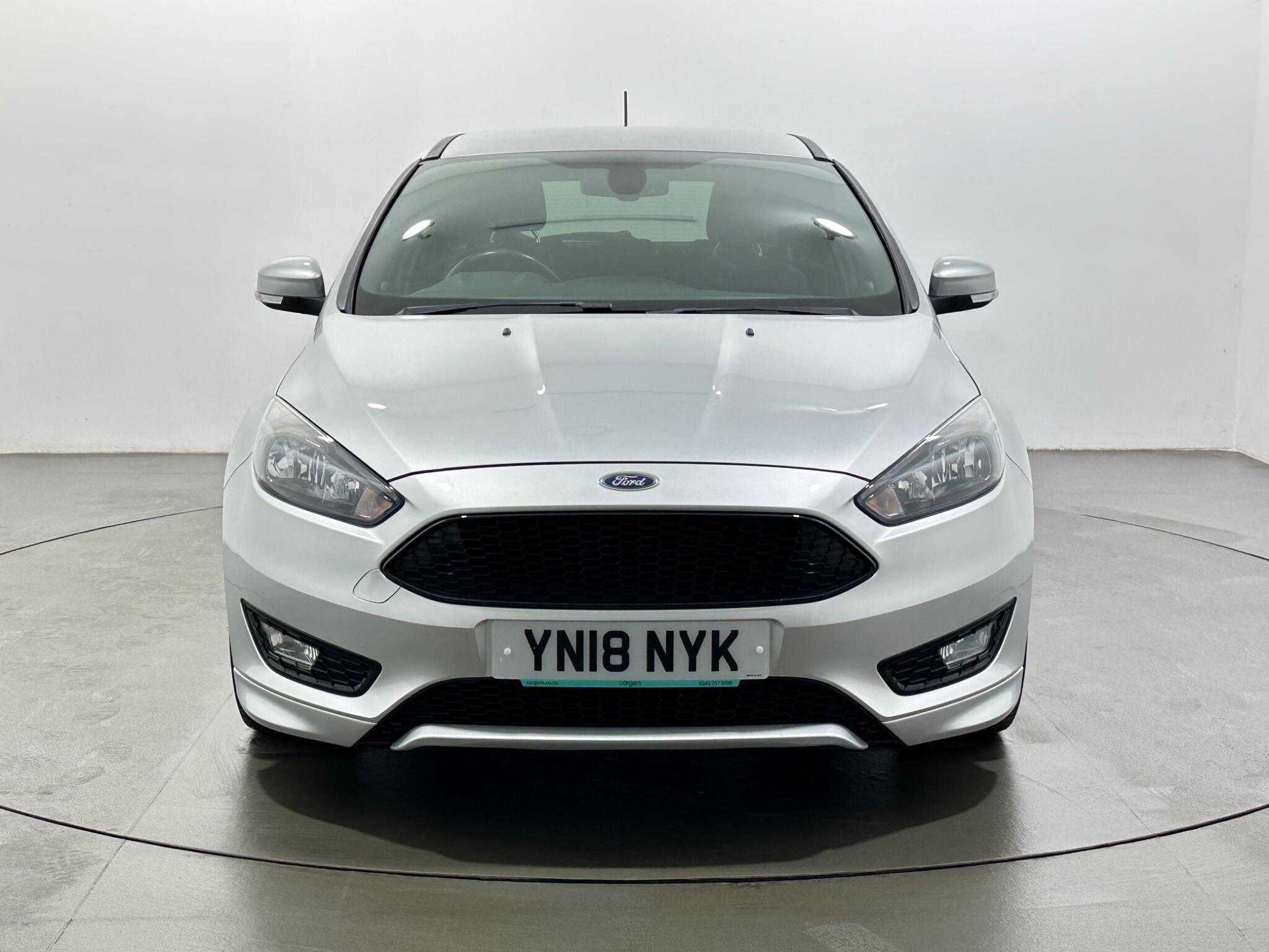 Ford Focus view 3