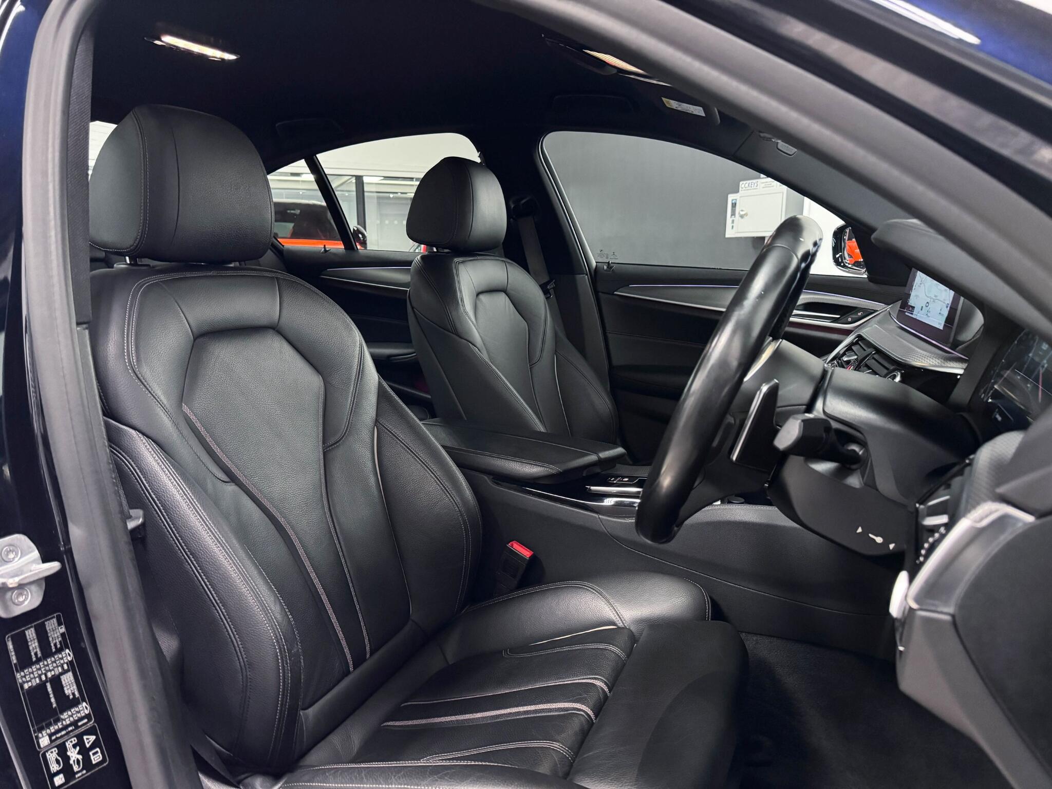 BMW 5 Series view 26