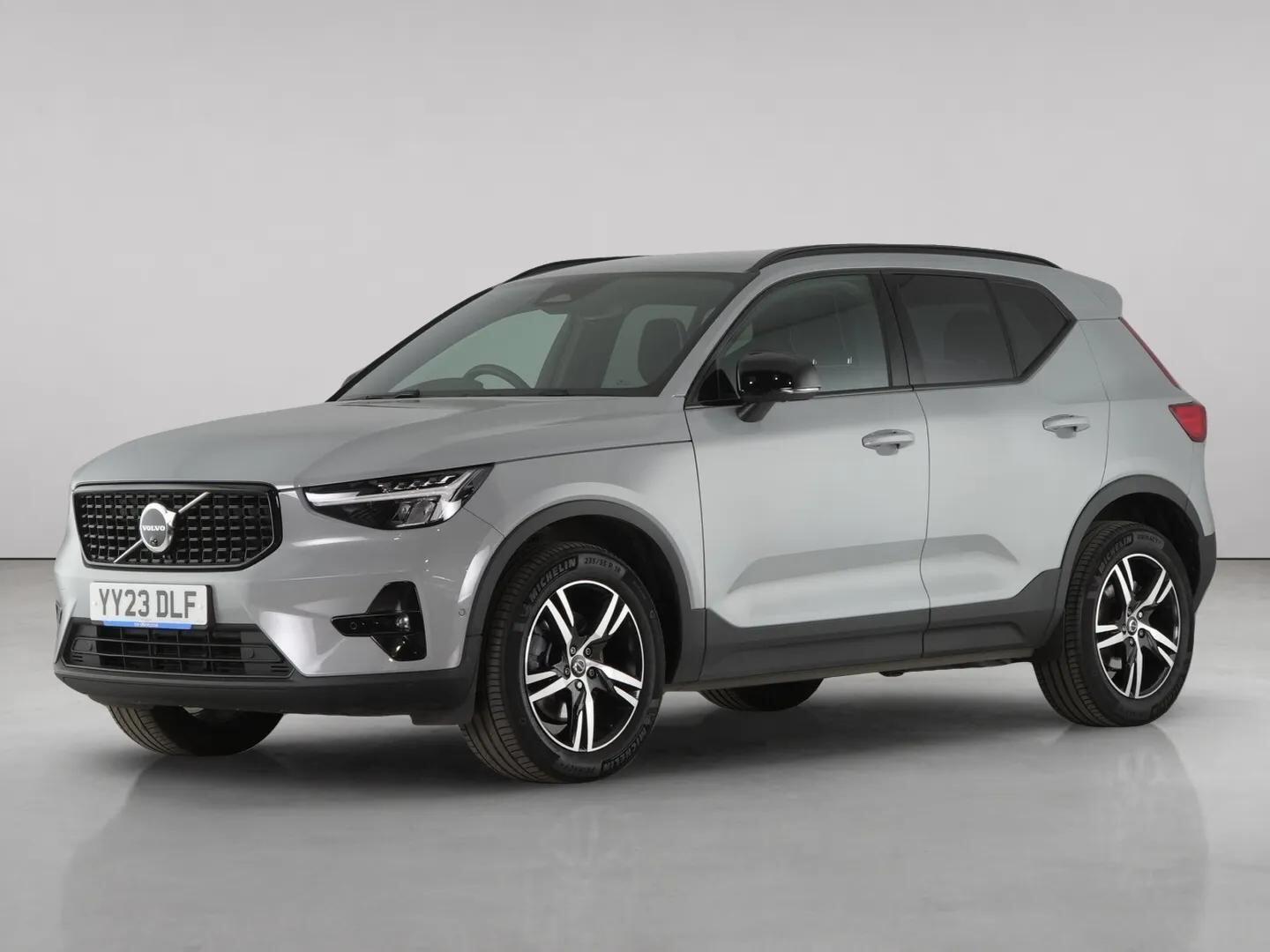 Volvo XC40 view 2