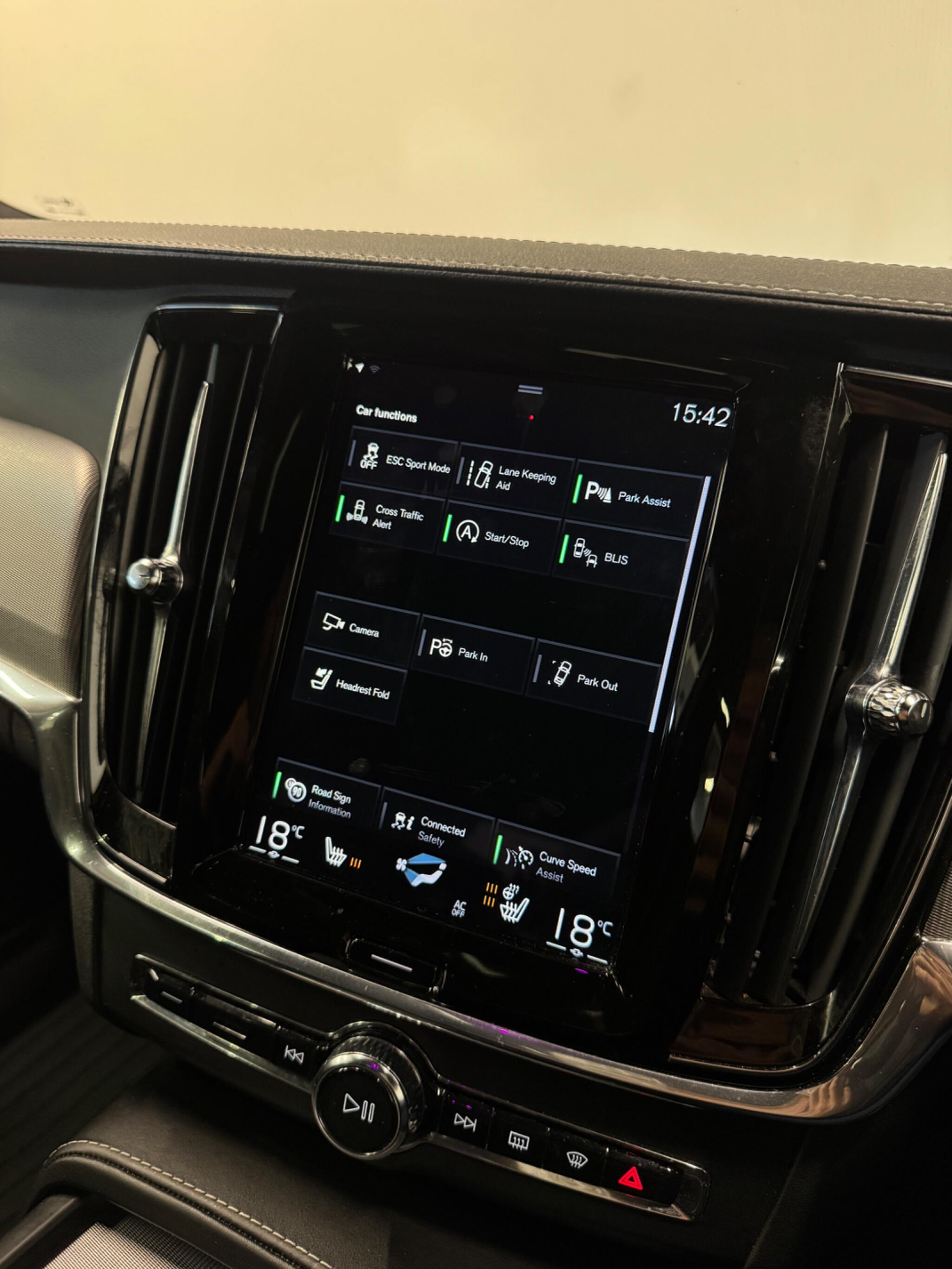 Volvo V90 view 27