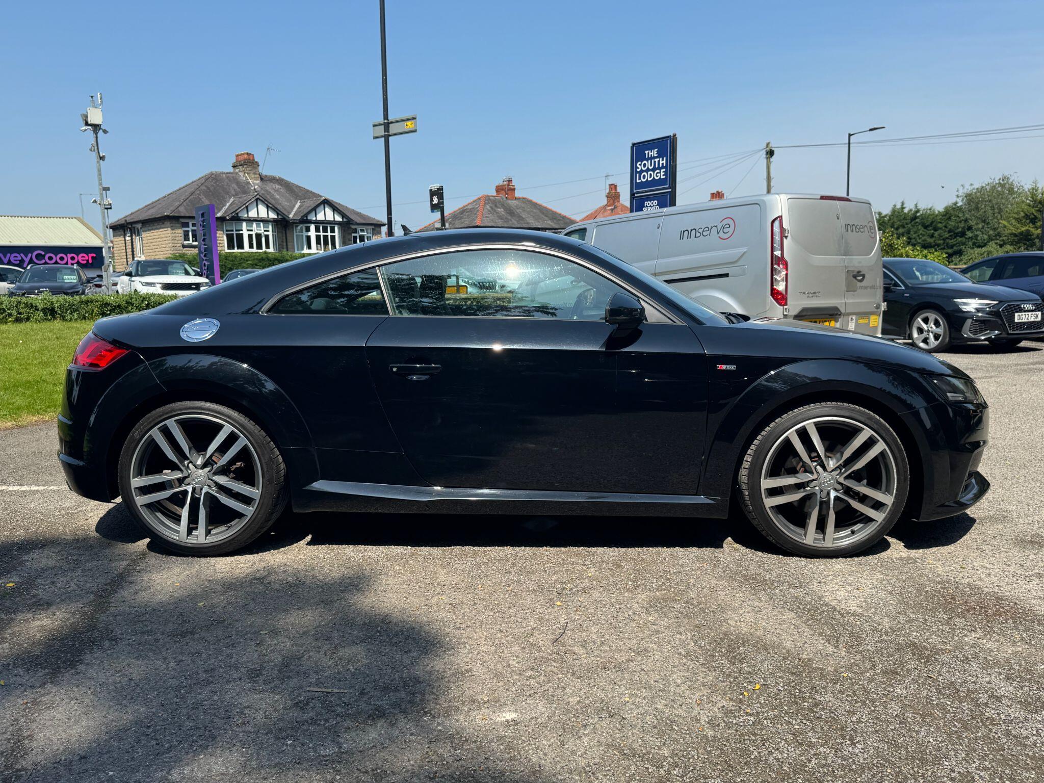 Audi TT view 7