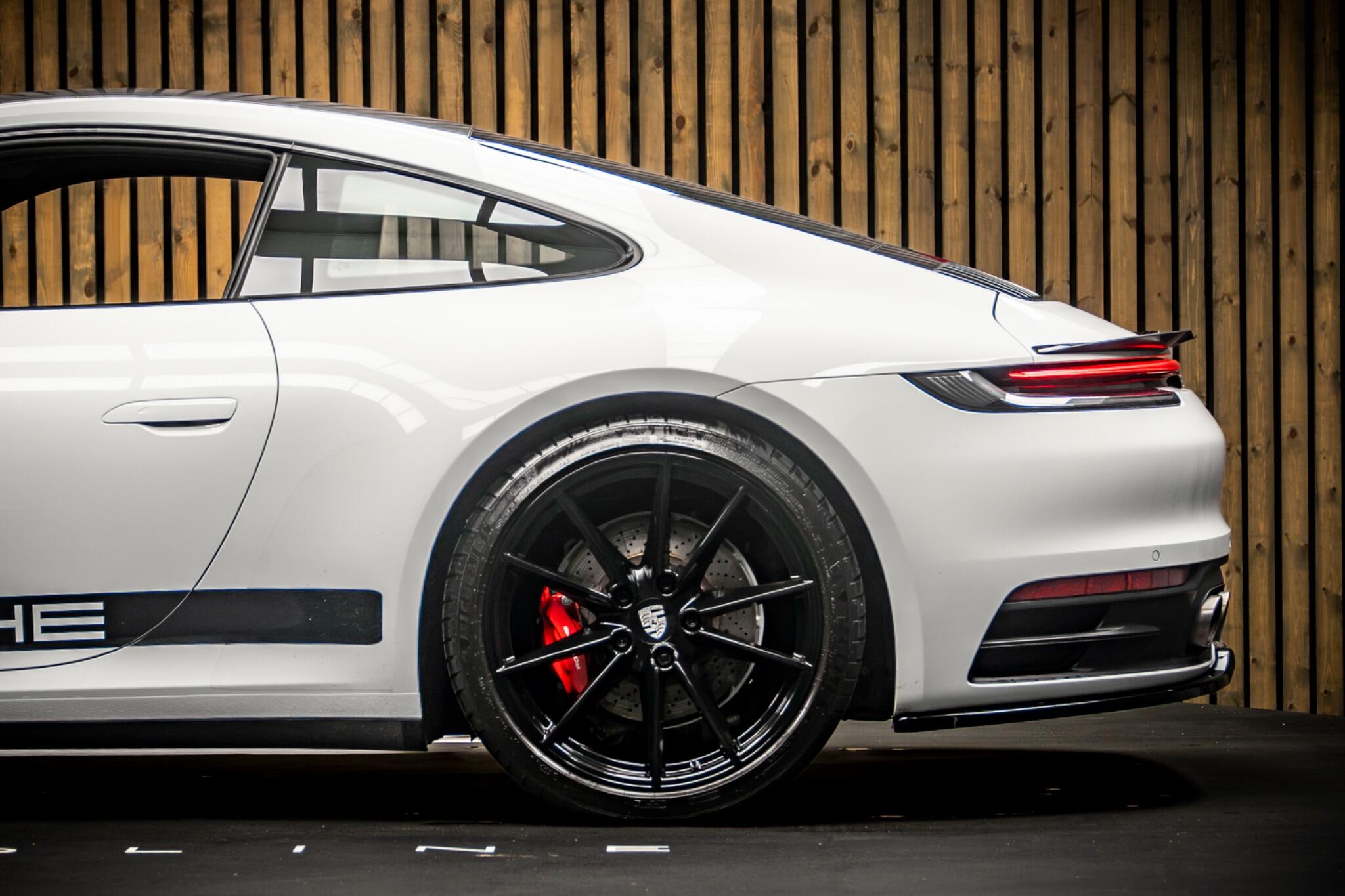 Porsche 911 view 18