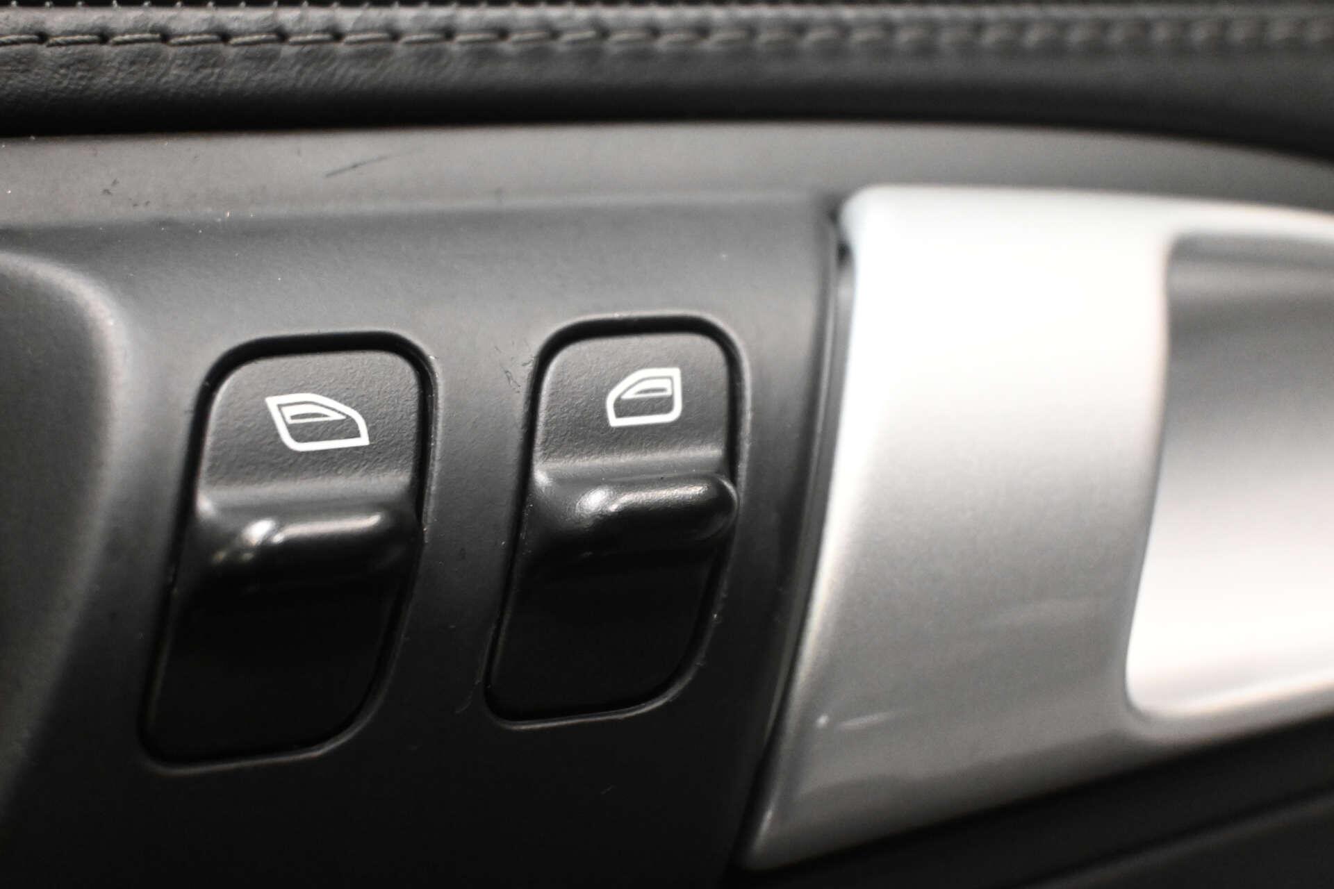 Porsche 911 view 25