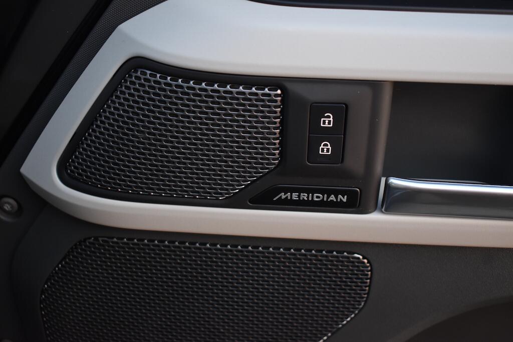 Land Rover Defender view 57