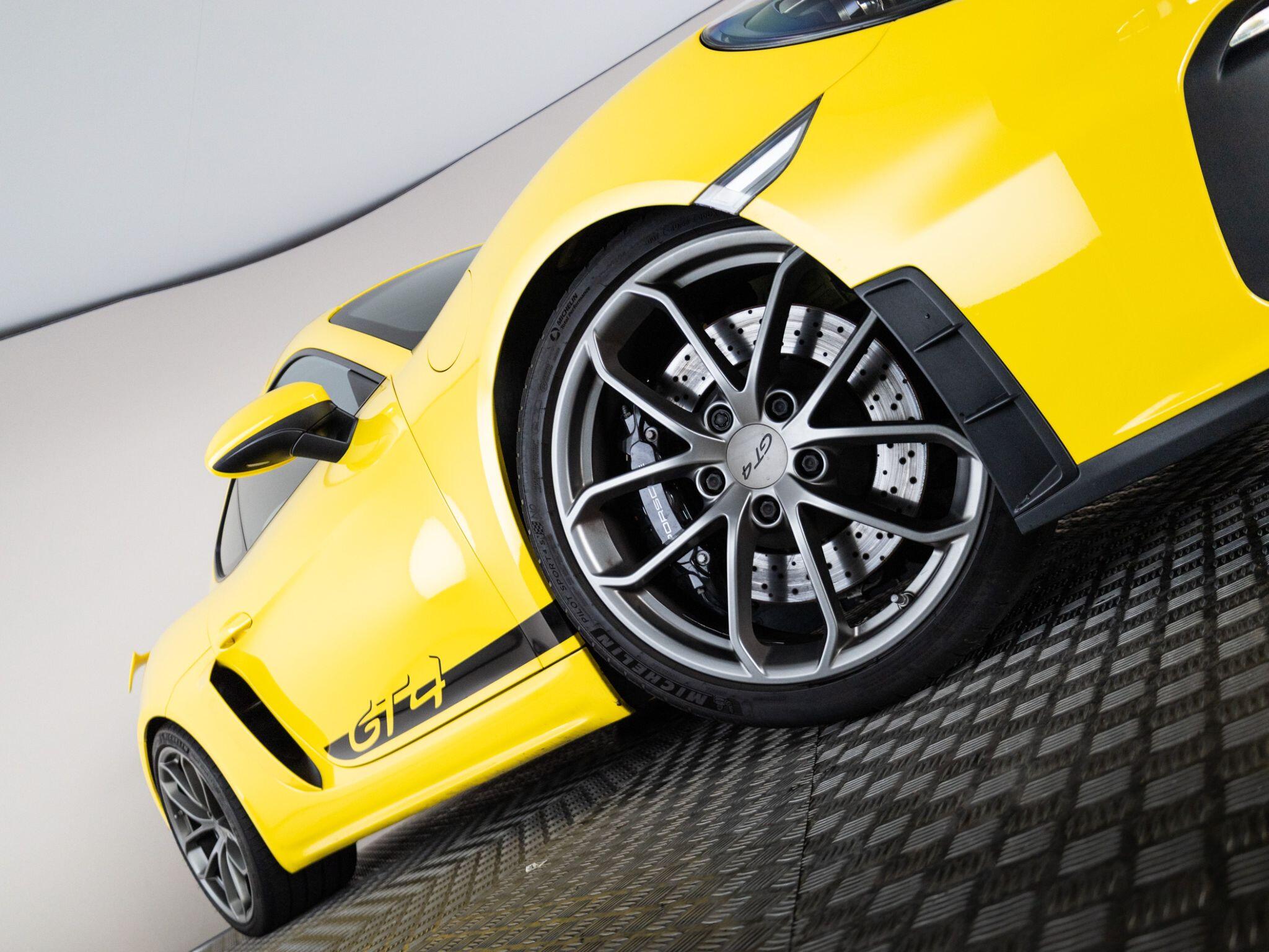 Porsche Cayman view 70