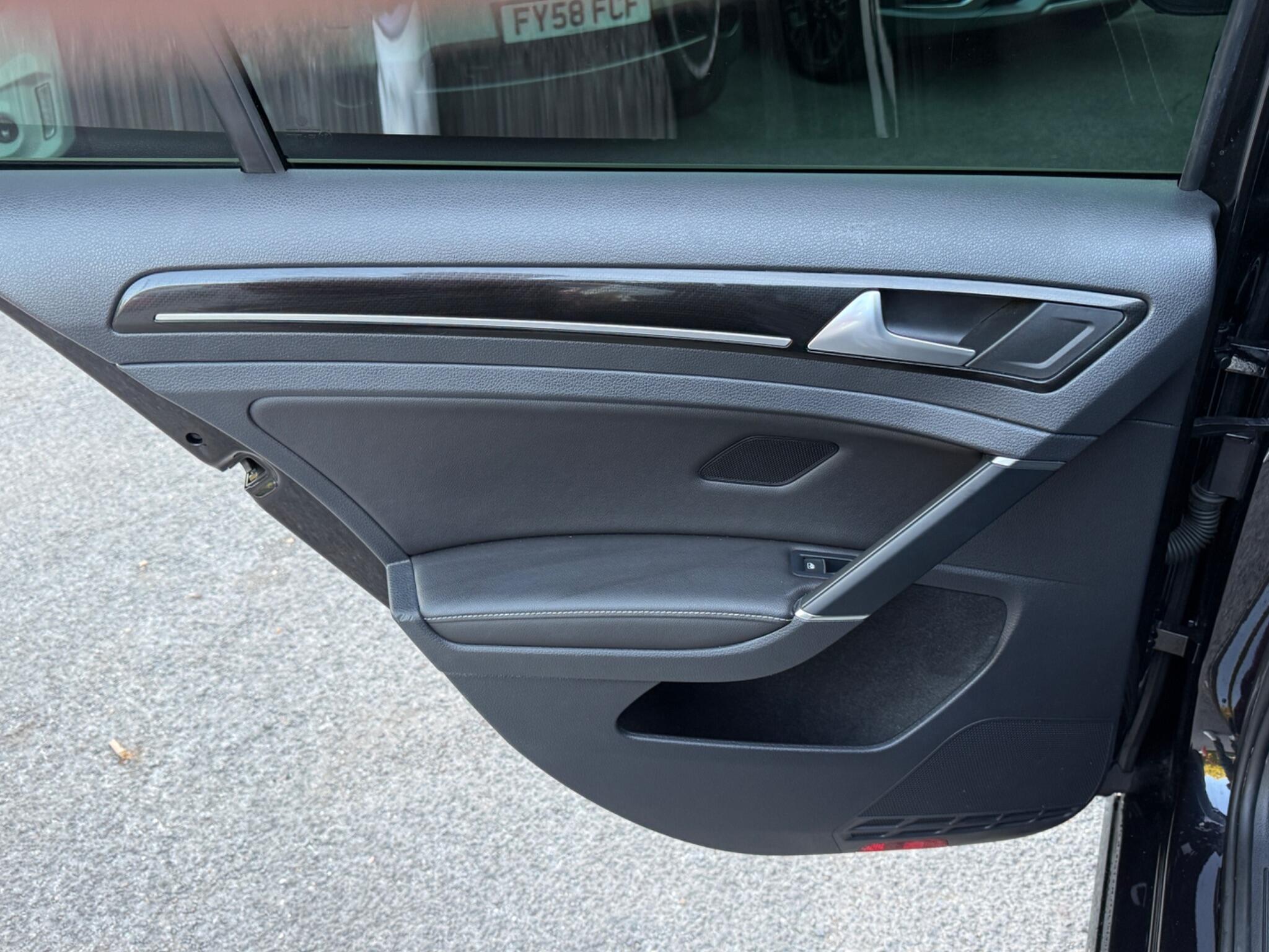 Volkswagen Golf - Image 49