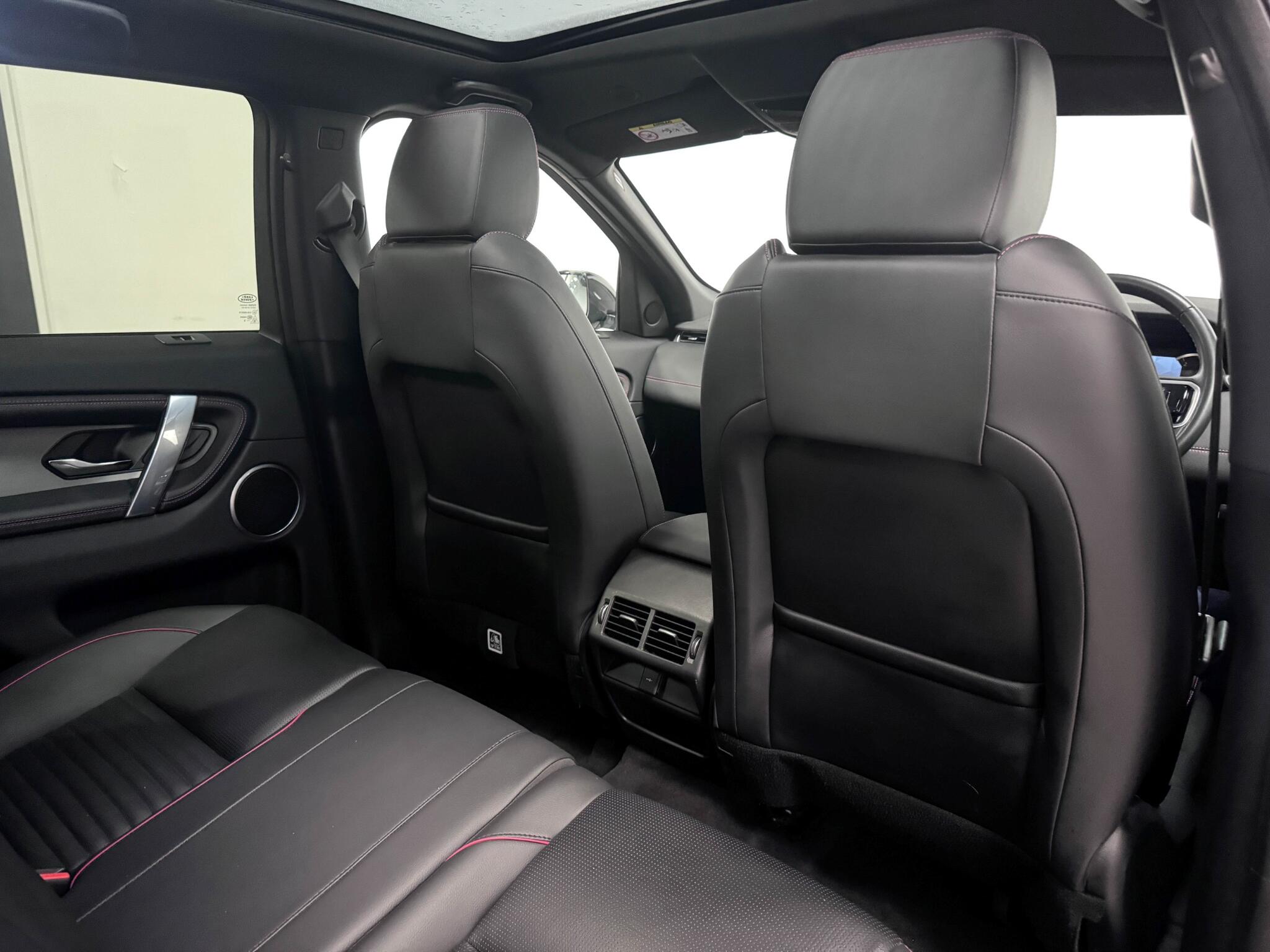 Land Rover Discovery Sport view 12