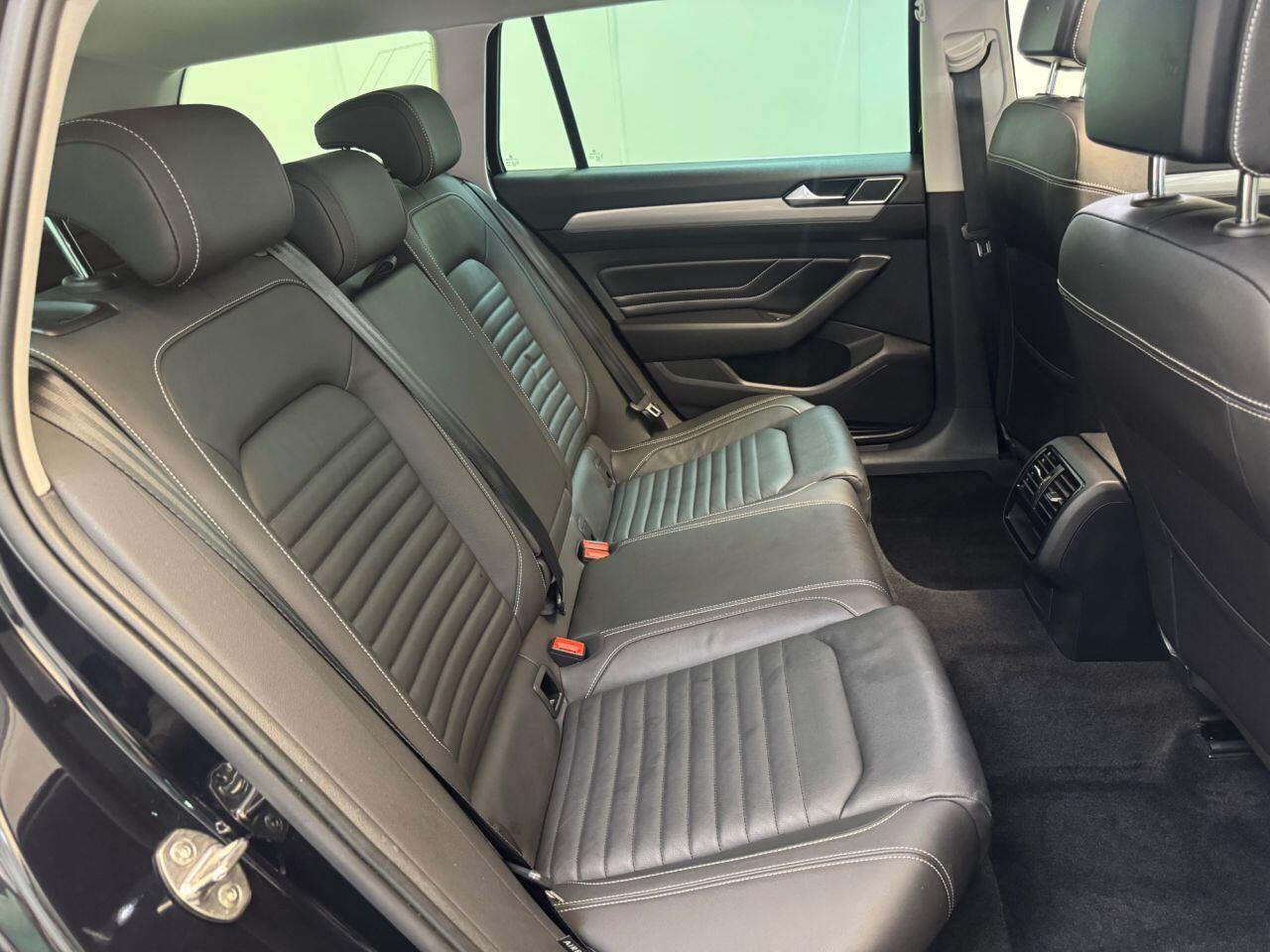 Volkswagen Passat view 21