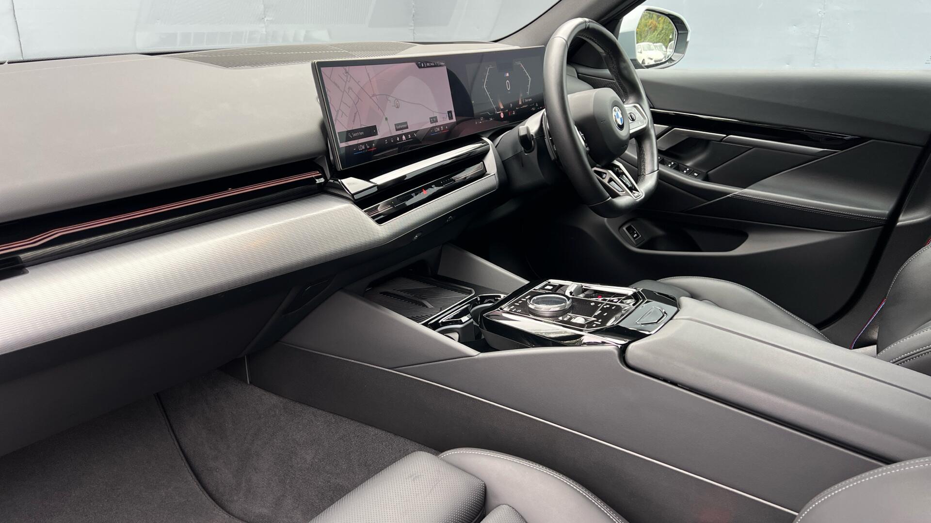 BMW 5 Series view 7