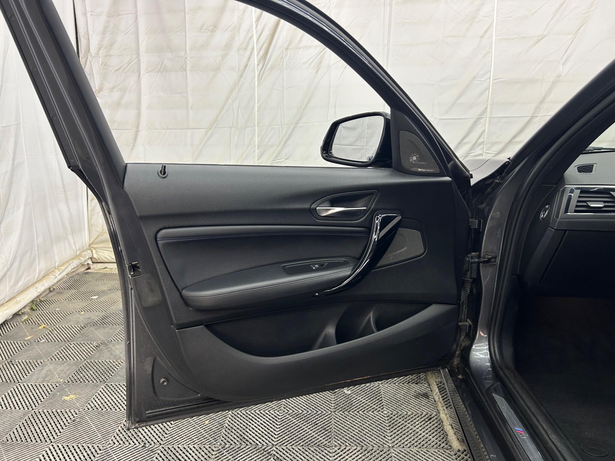 BMW 1 Series view 30