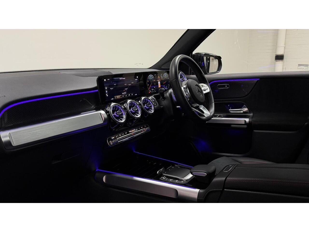 Mercedes-Benz GLB view 23