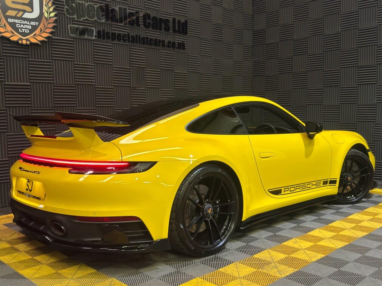 Porsche 911 view 21