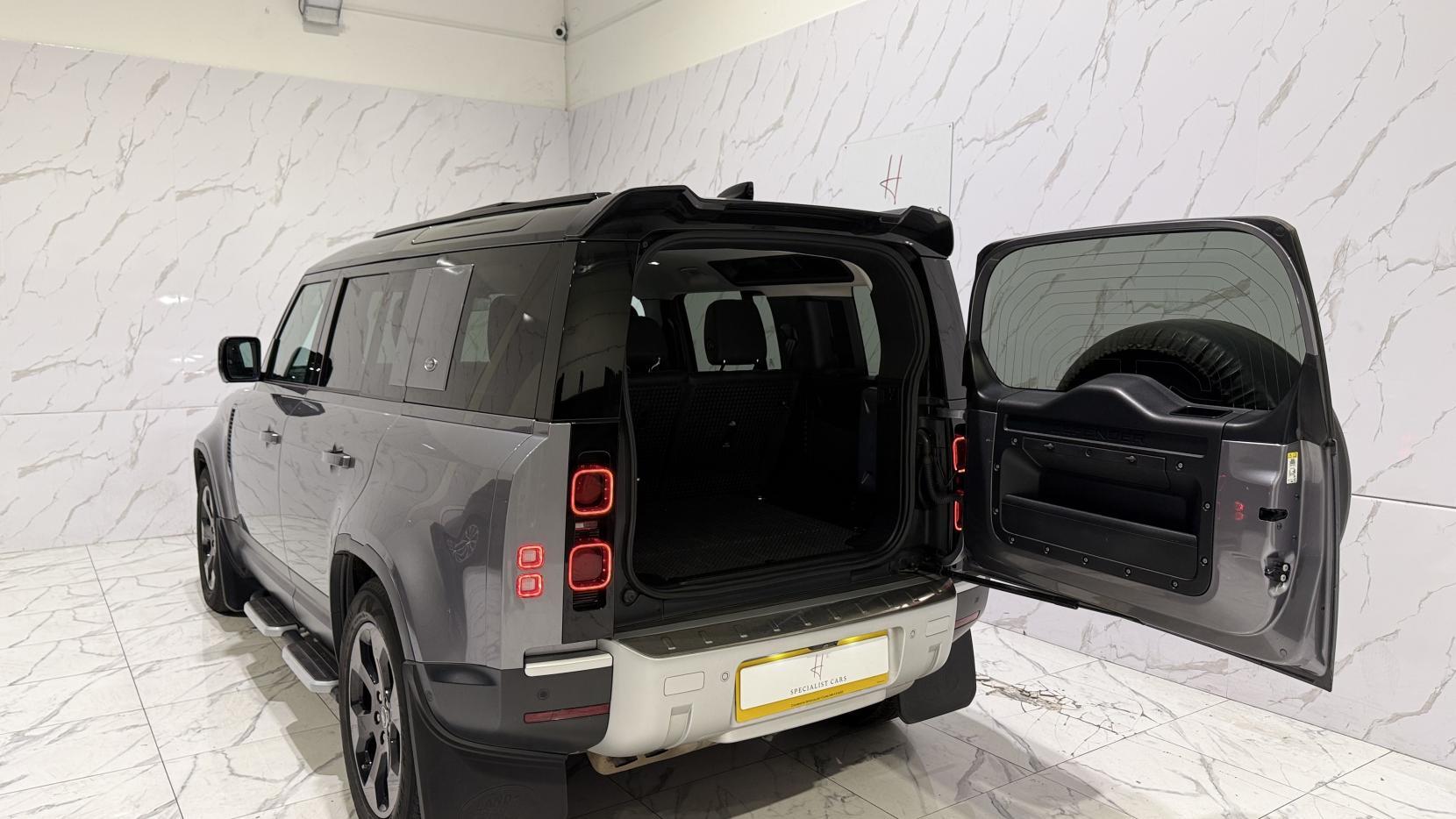 Land Rover Defender view 48