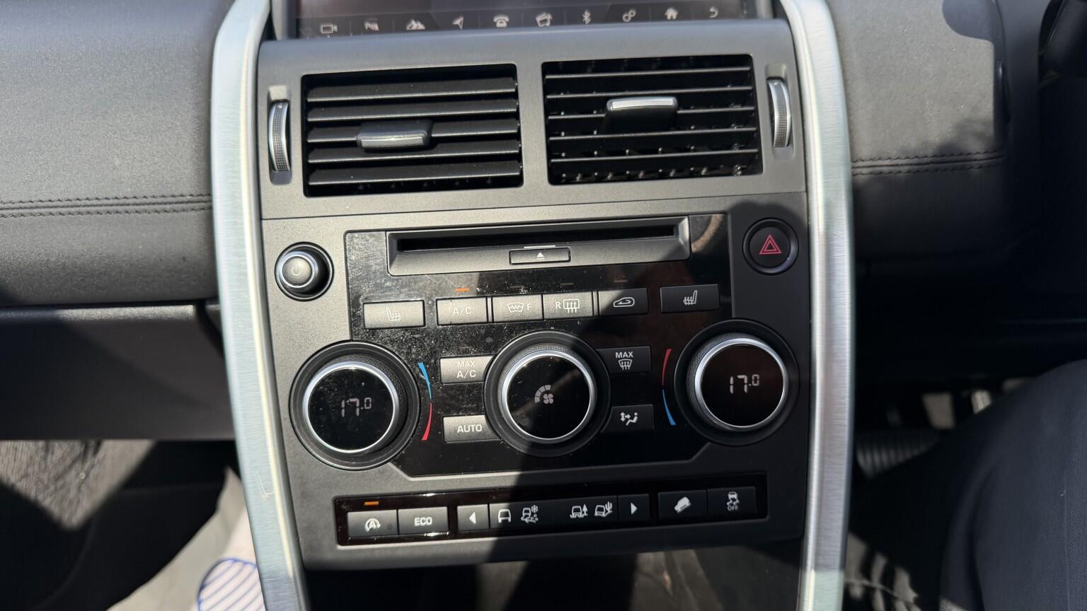 Land Rover Discovery Sport view 43