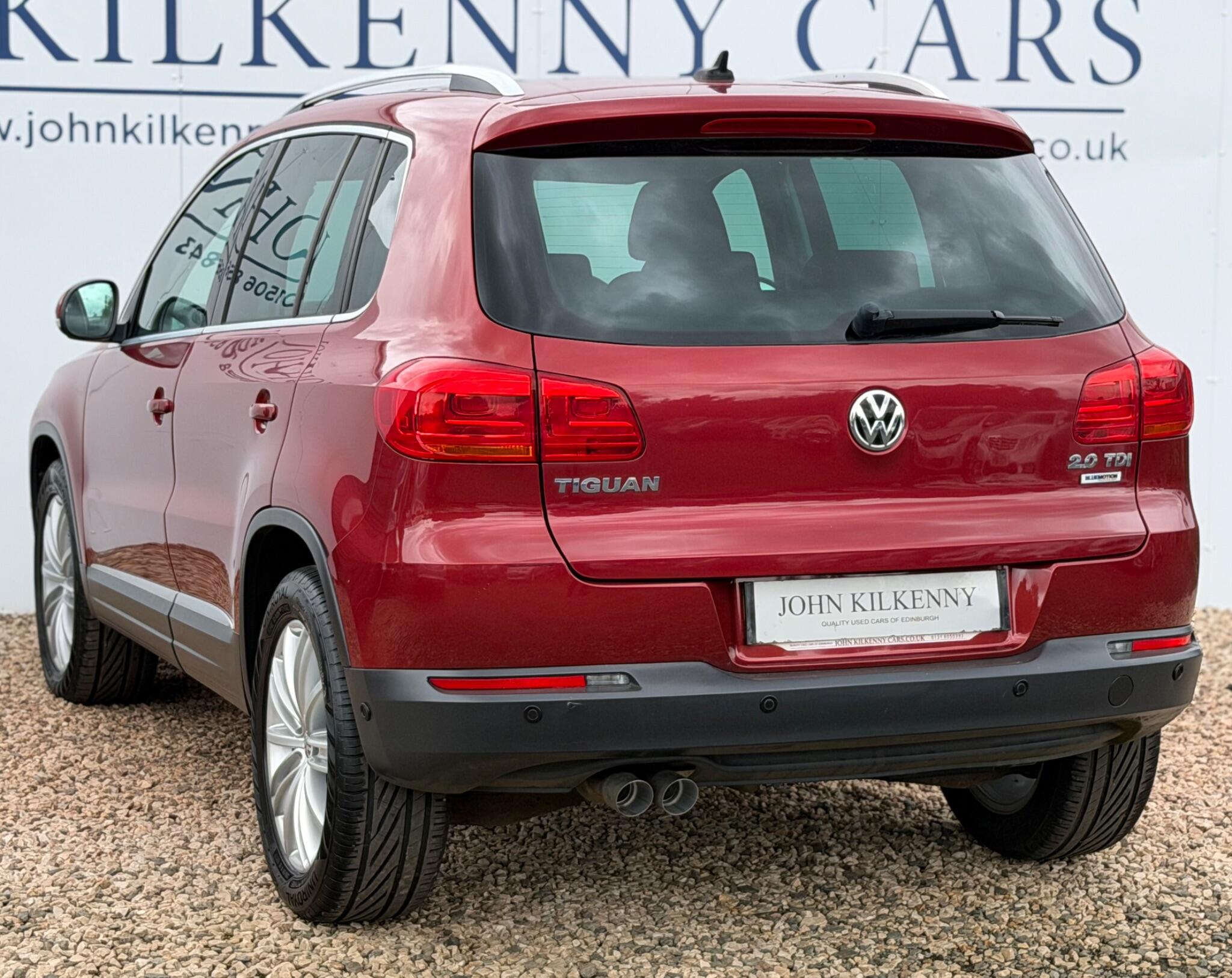 Volkswagen Tiguan view 4