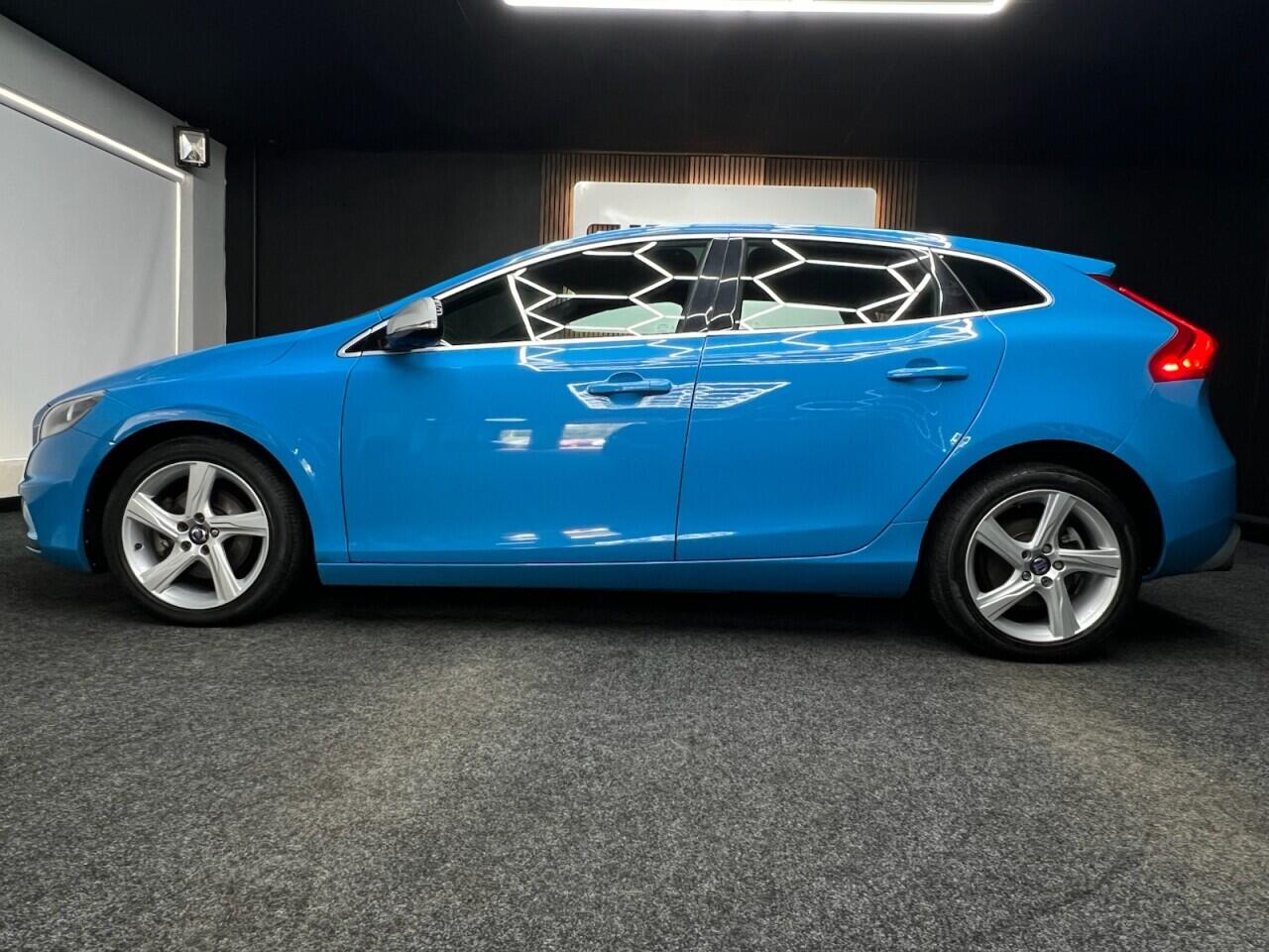 Volvo V40 view 4