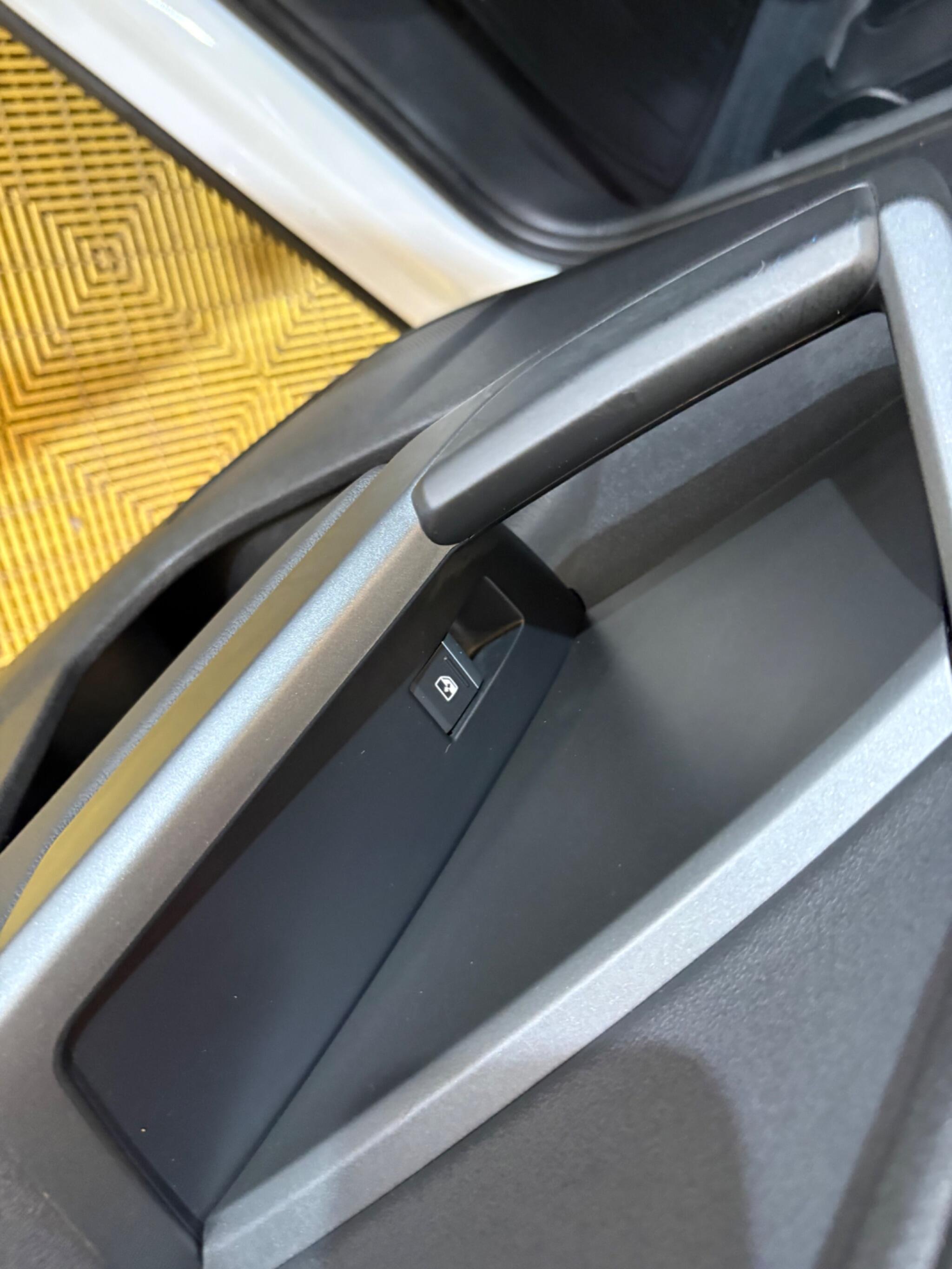 Audi Q3 view 74