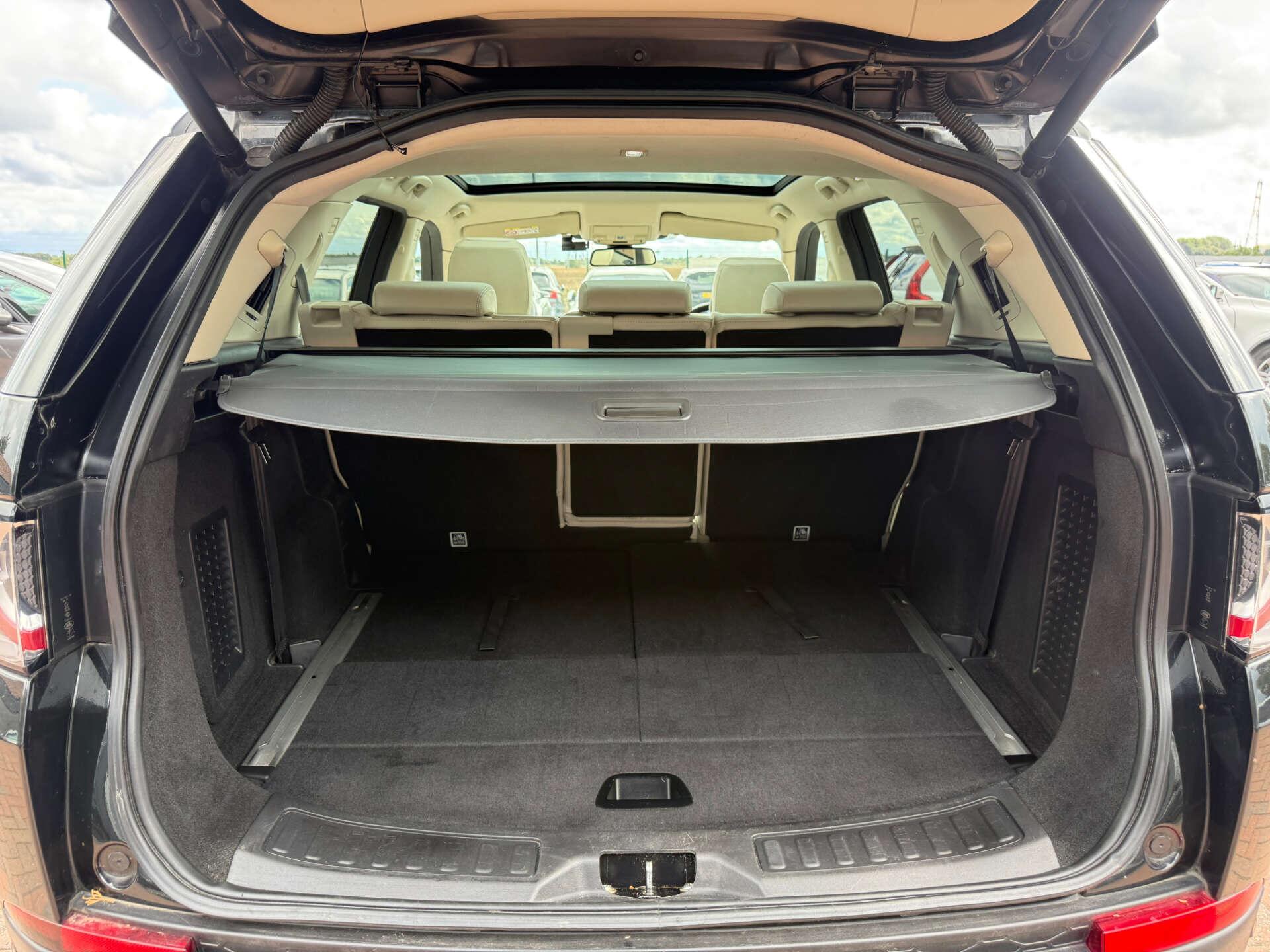 Land Rover Discovery Sport view 33
