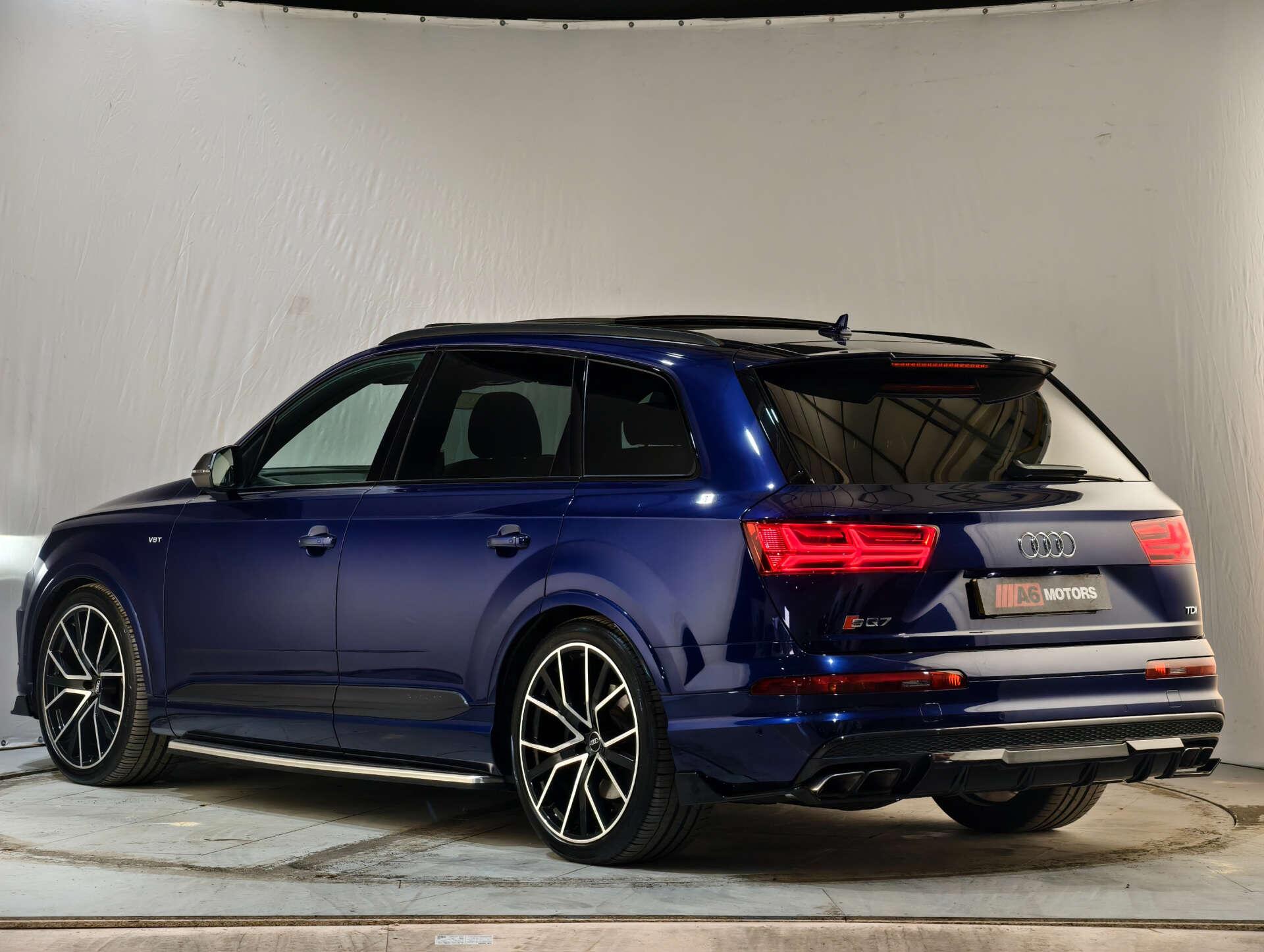 Audi SQ7 view 13