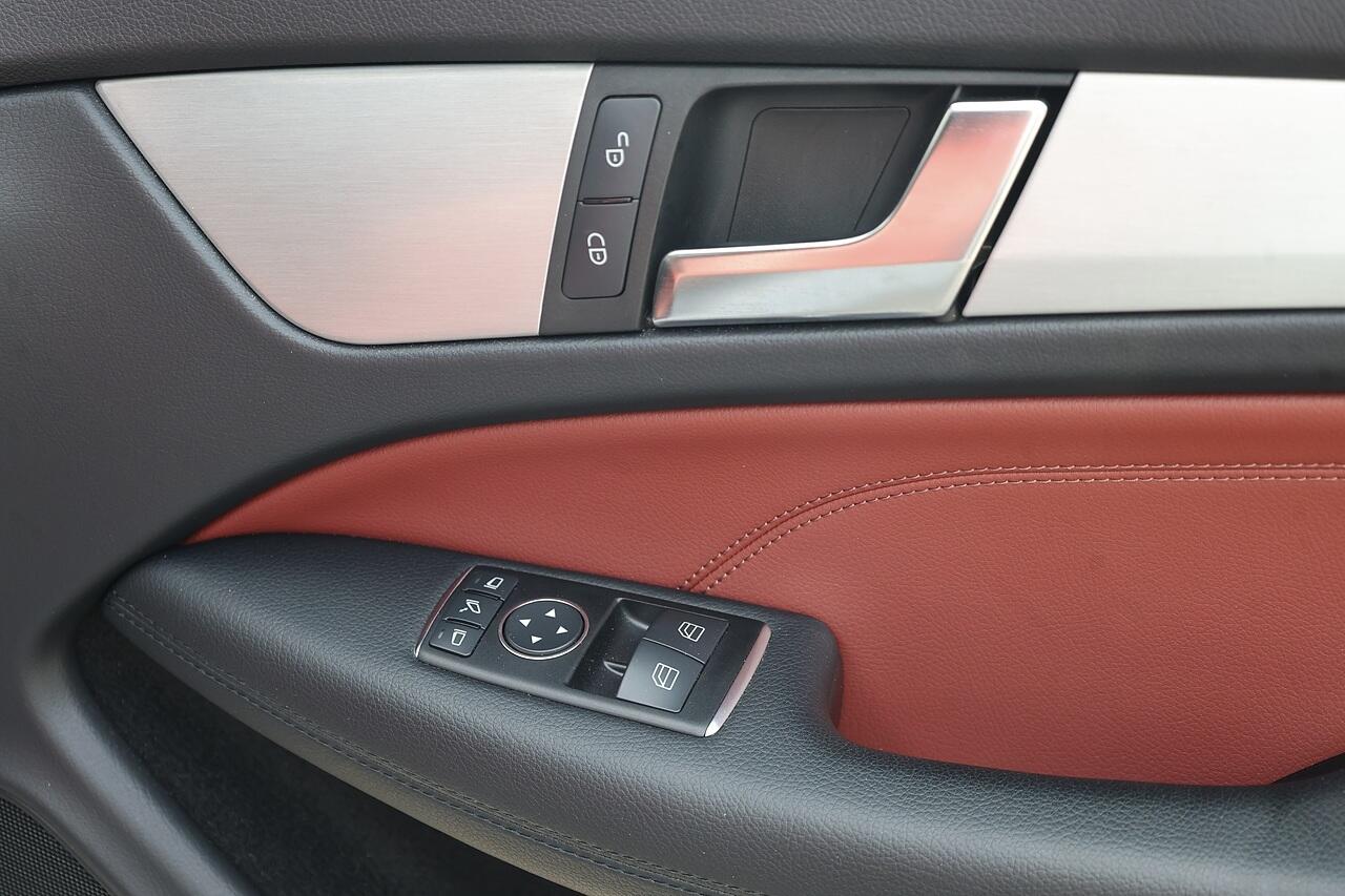Mercedes-Benz C Class view 20